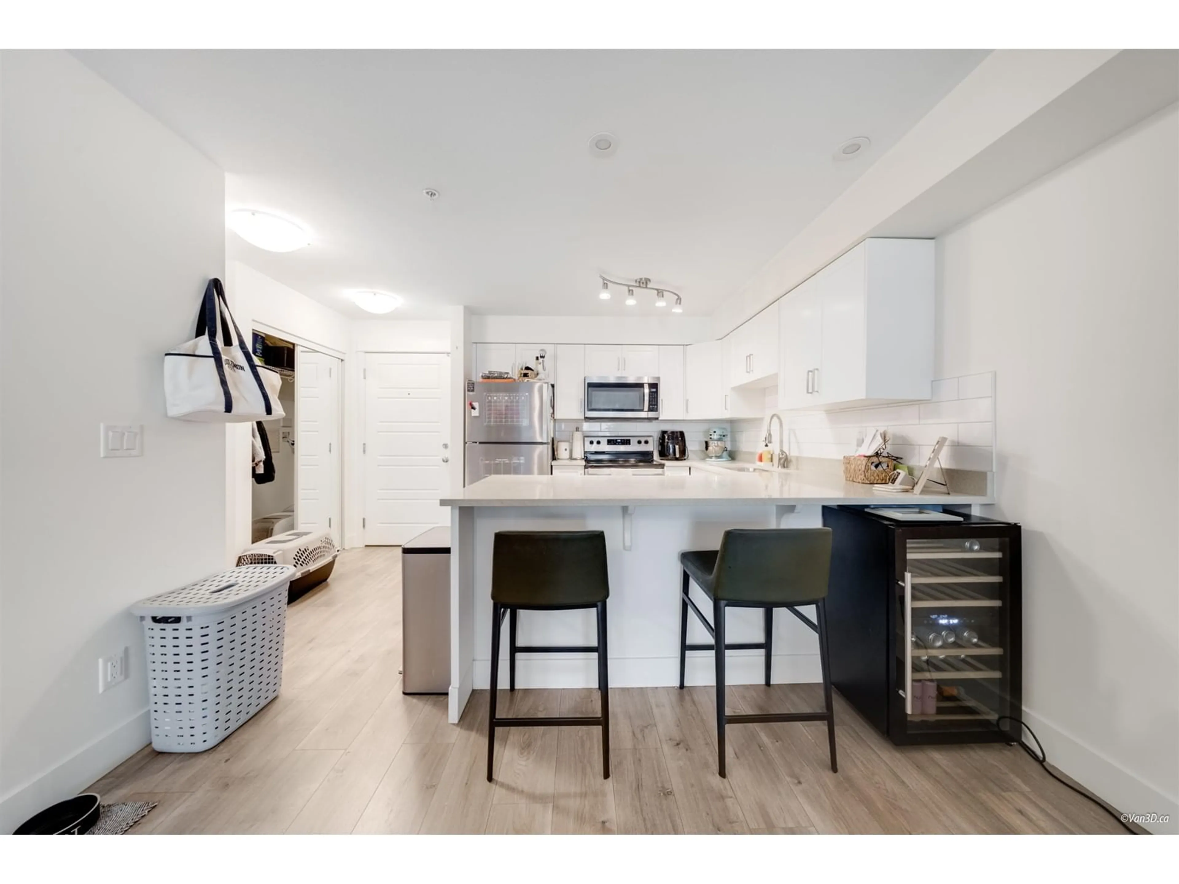 Open concept kitchen, unknown for 219 - 30515 CARDINAL, Abbotsford British Columbia V2T0A8