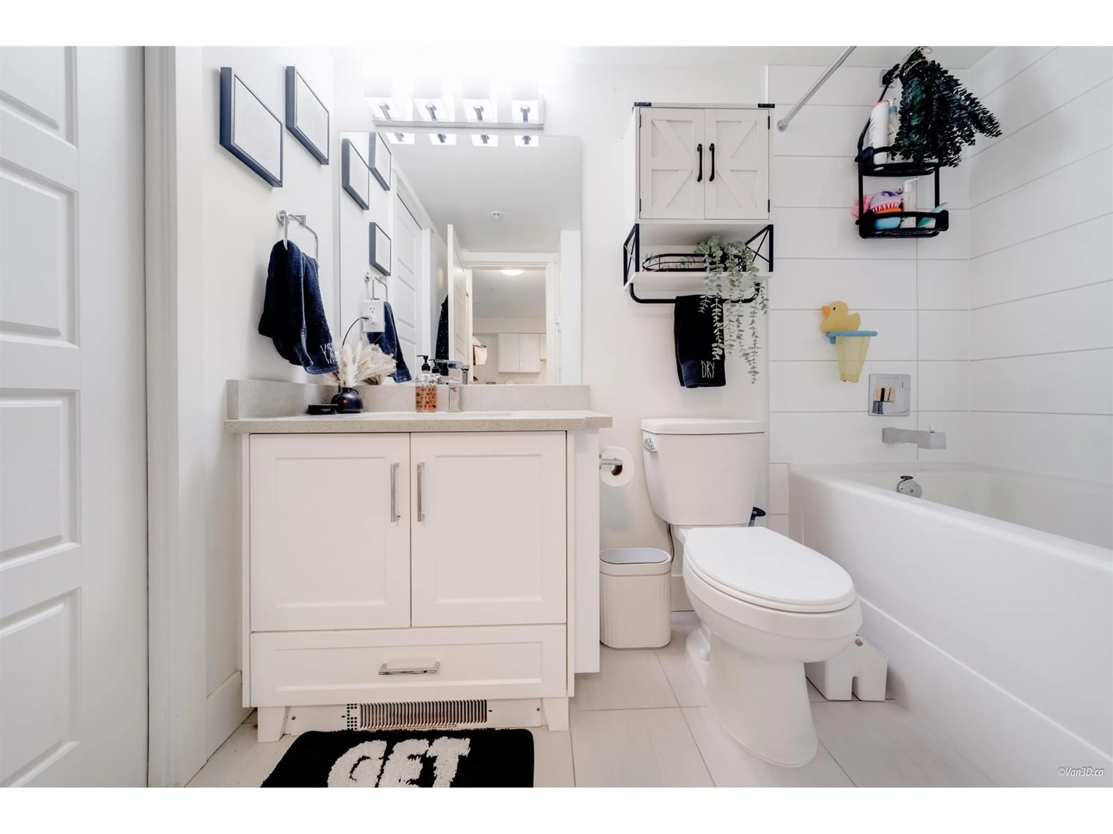 Standard bathroom, ceramic/tile floor for 219 - 30515 CARDINAL, Abbotsford British Columbia V2T0A8