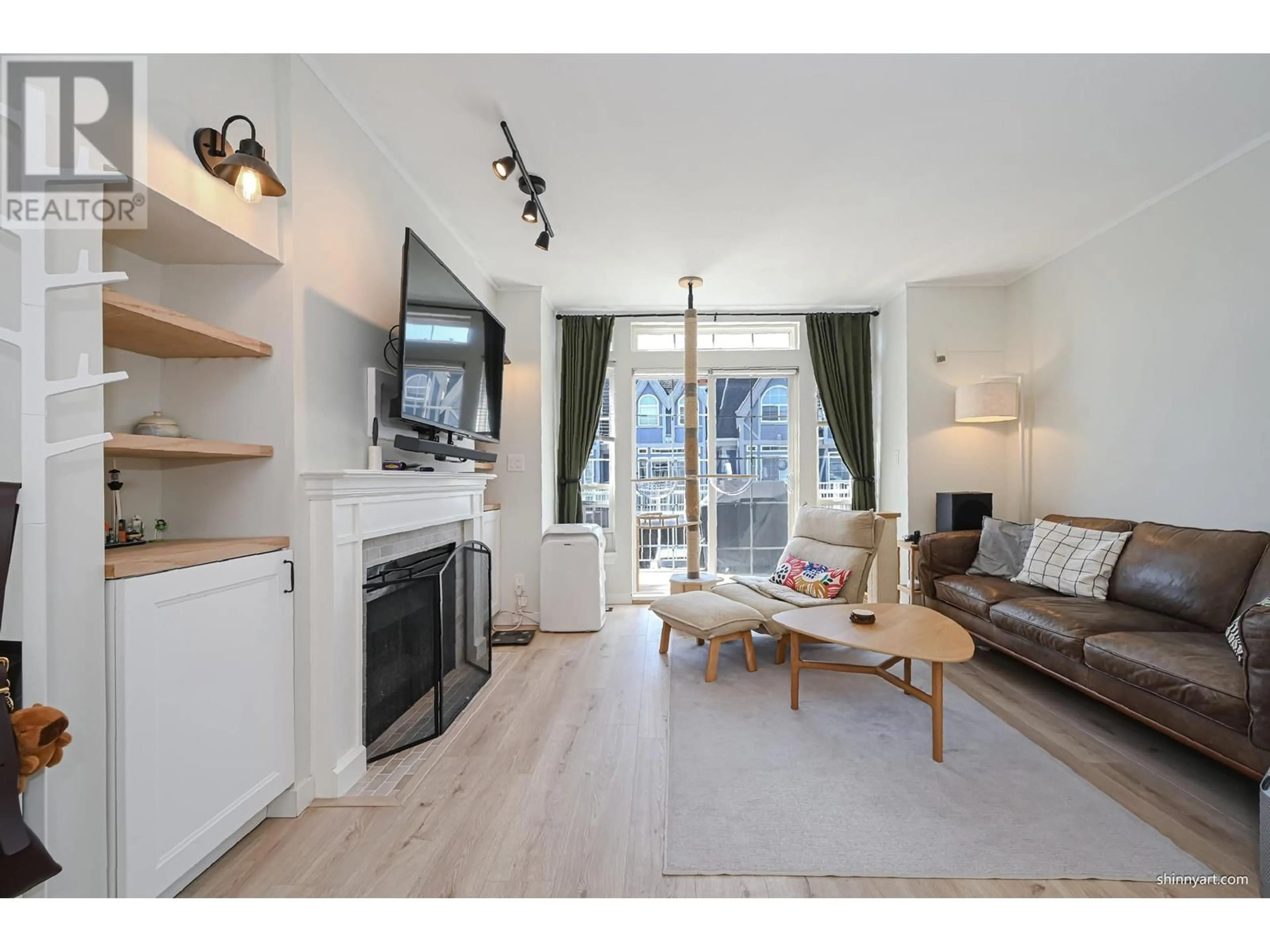 Living room with furniture, wood/laminate floor for 44 - 11571 THORPE ROAD, Richmond British Columbia V6X3Z4