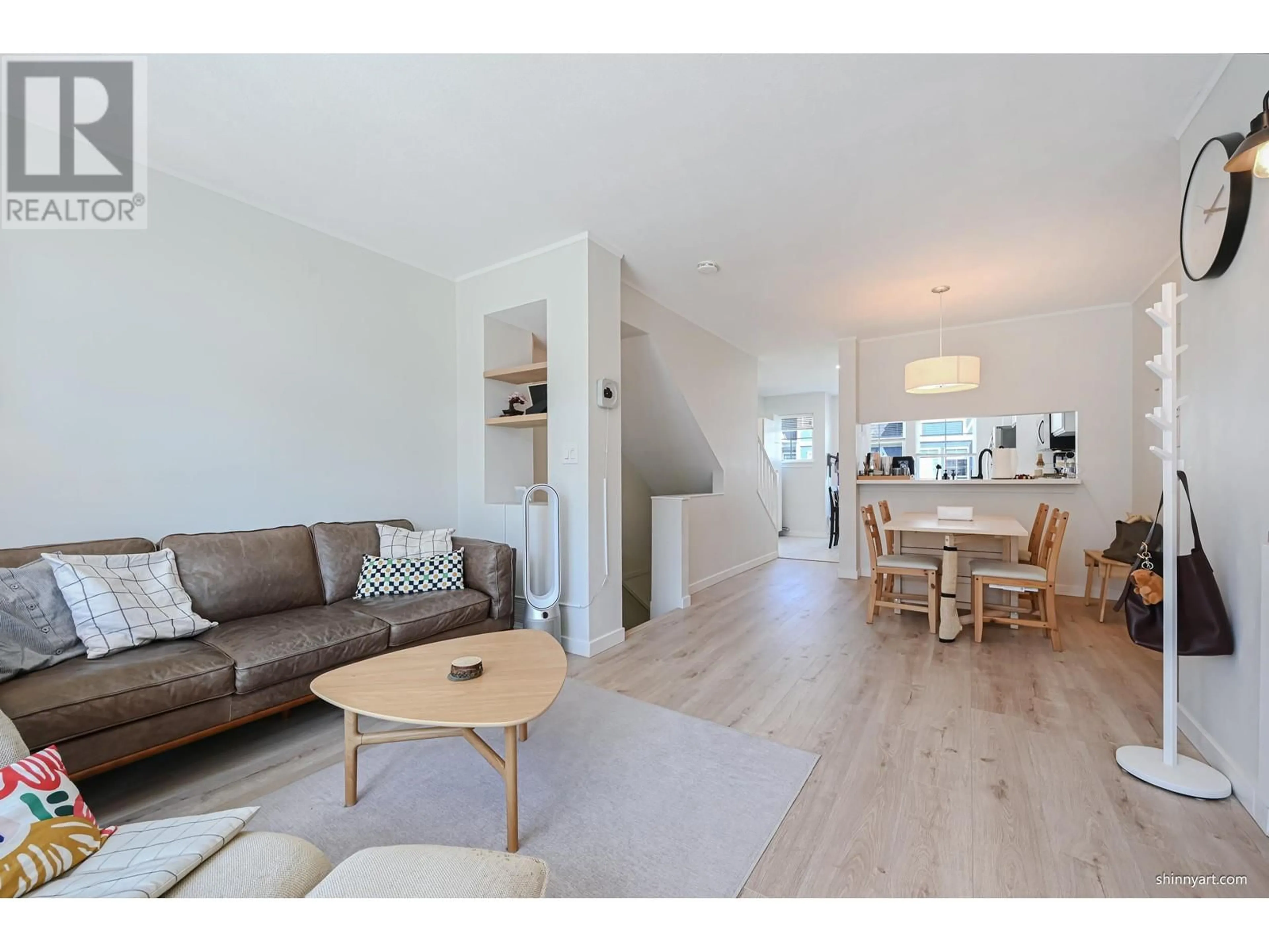 Living room with furniture, wood/laminate floor for 44 - 11571 THORPE ROAD, Richmond British Columbia V6X3Z4