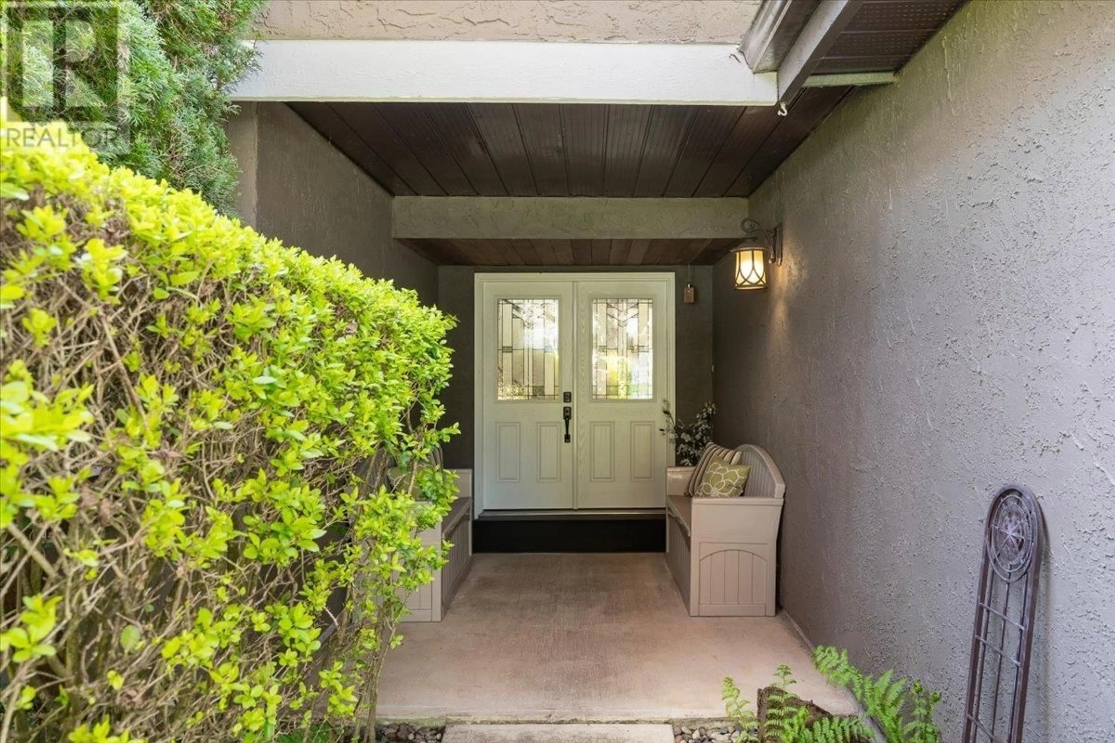 Indoor entryway for 1032 CORNWALL DRIVE, Port Coquitlam British Columbia V3B5X1