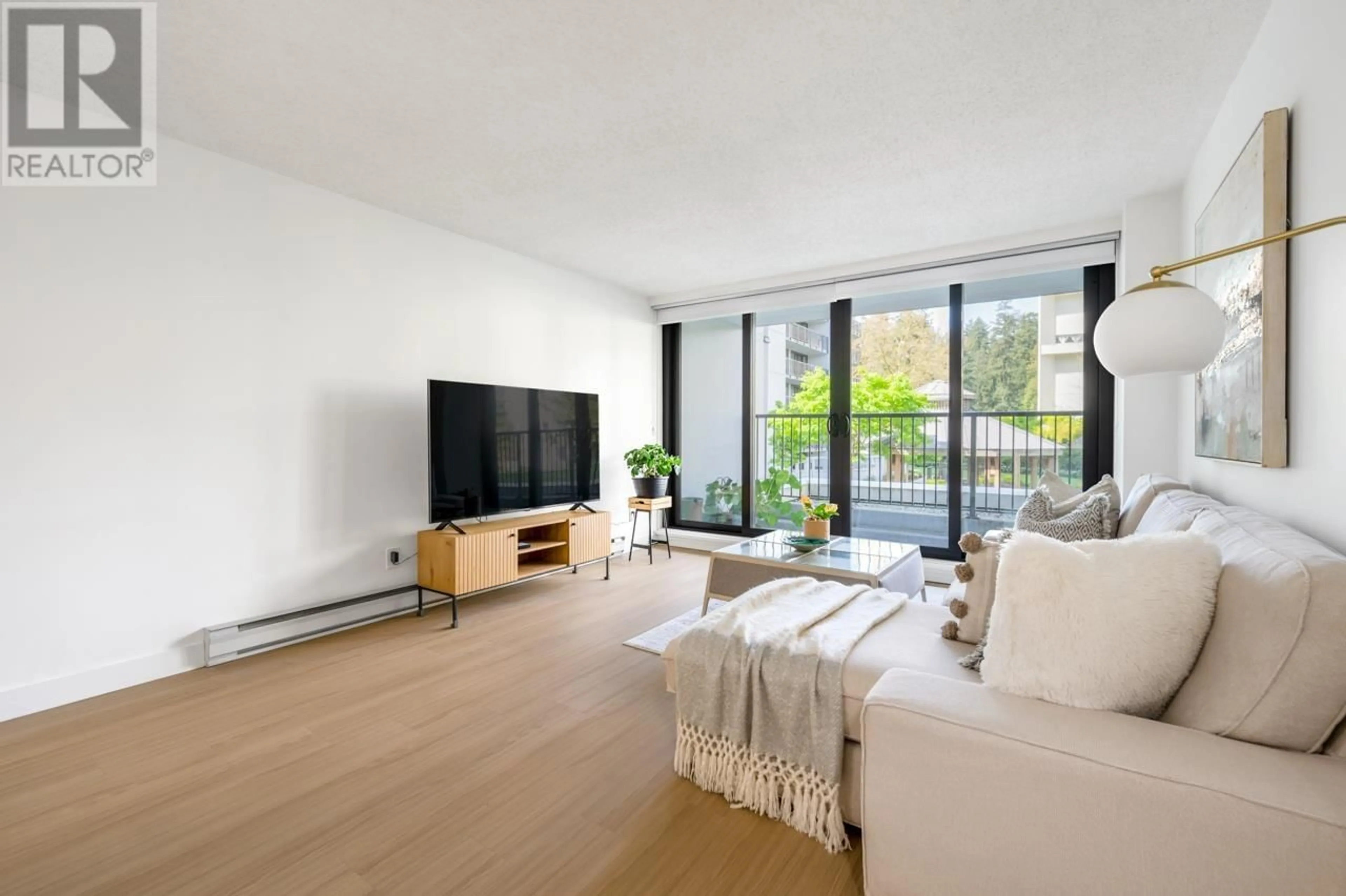 Living room with furniture, wood/laminate floor for 201 - 6455 WILLINGDON AVENUE, Burnaby British Columbia V5H4E4