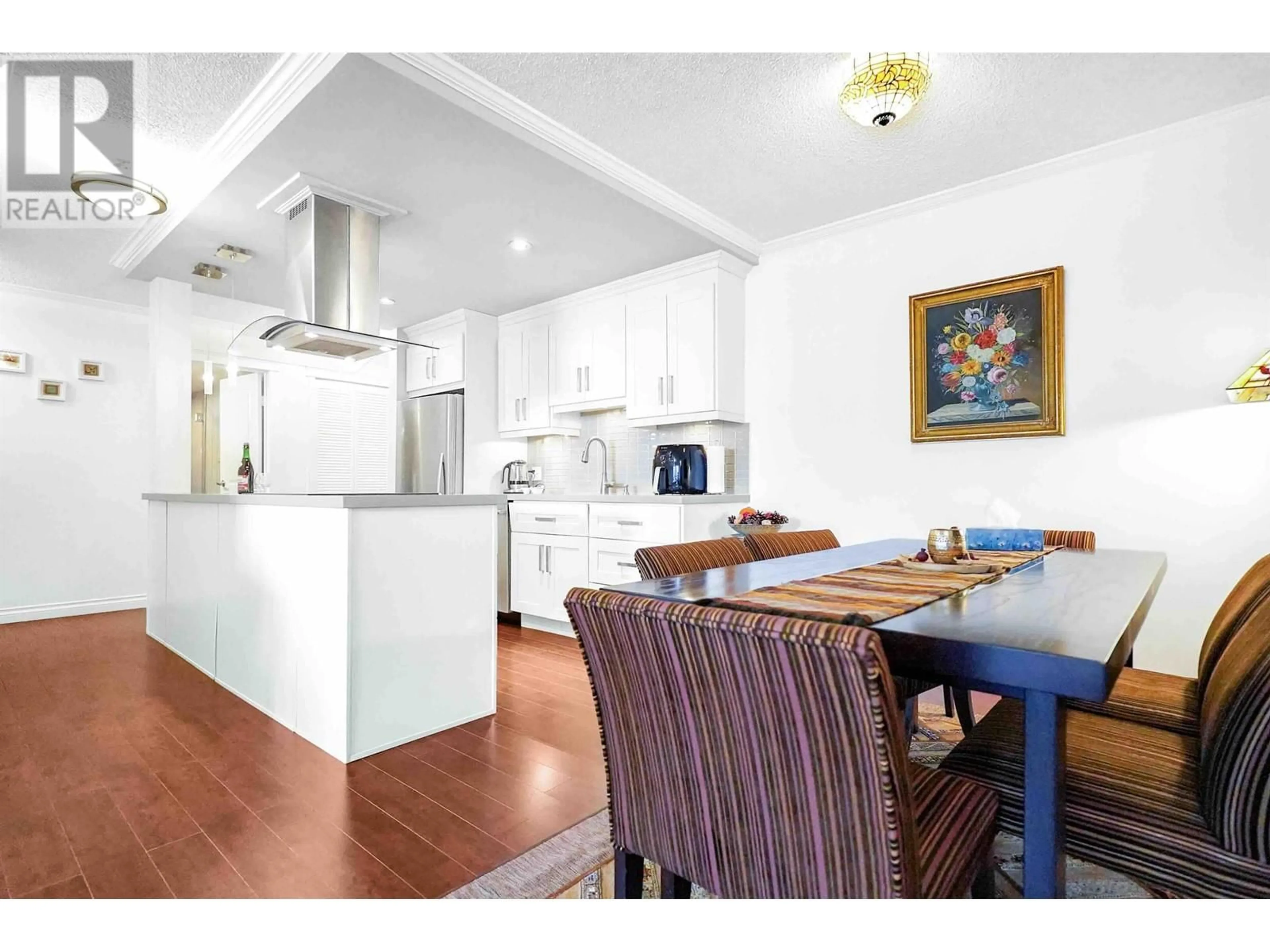 Open concept kitchen, wood/laminate floor for 306 - 2020 FULLERTON AVENUE, North Vancouver British Columbia V7P3G3