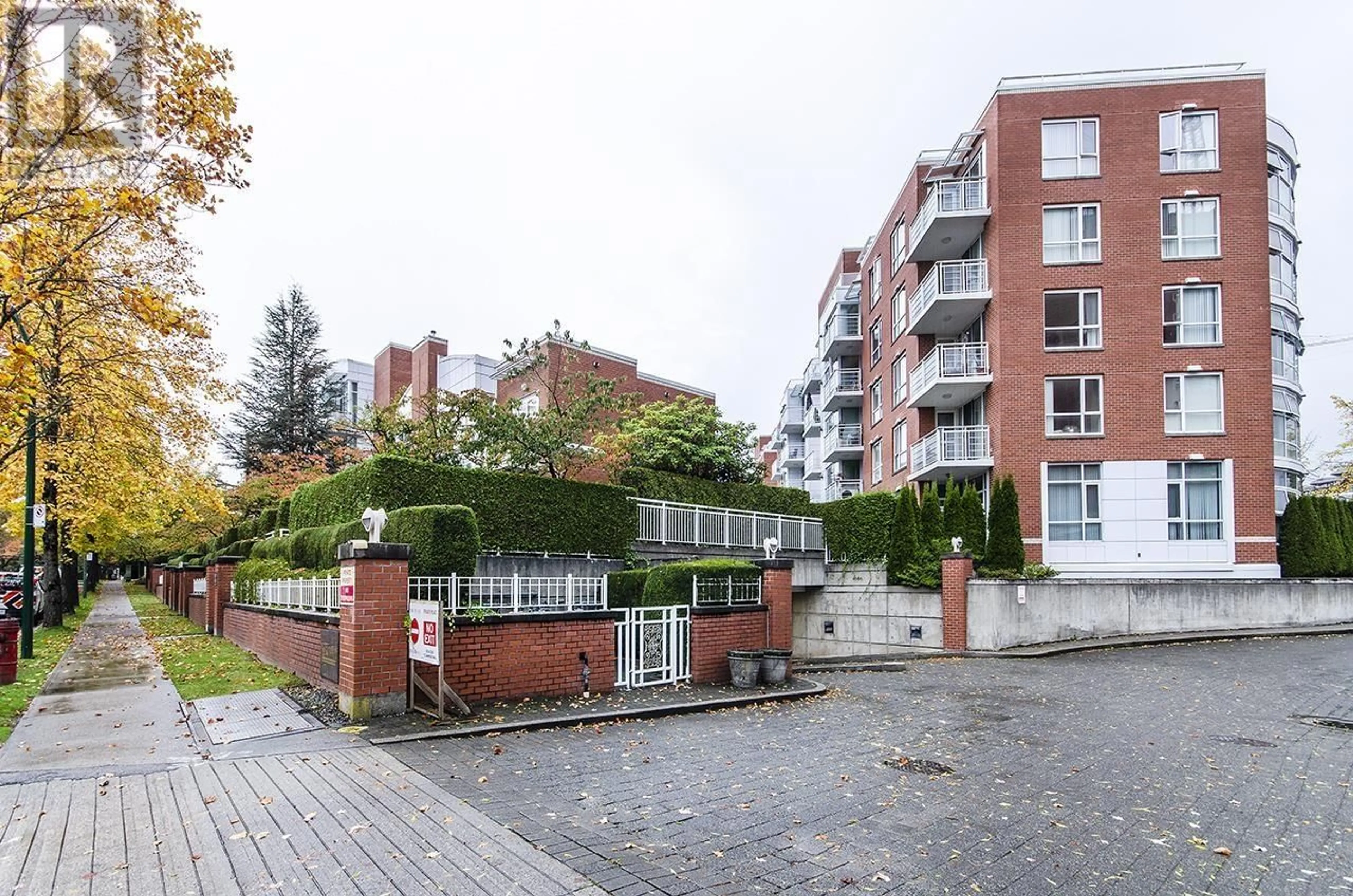 Patio, street for 204 - 688 FAIRCHILD ROAD, Vancouver British Columbia V5Z4P7