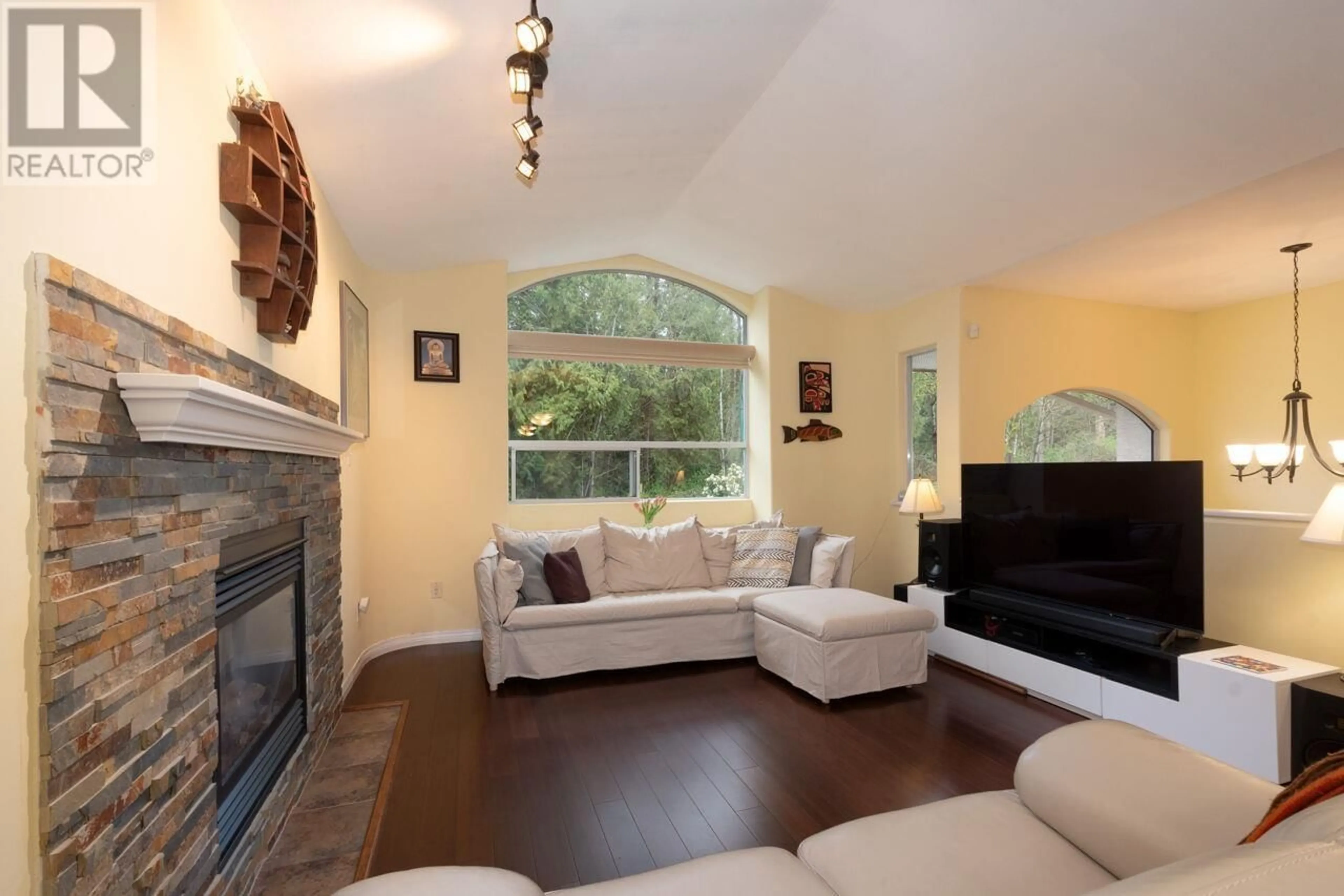 Living room with furniture, wood/laminate floor for 6873 4TH STREET, Burnaby British Columbia V5E4J3