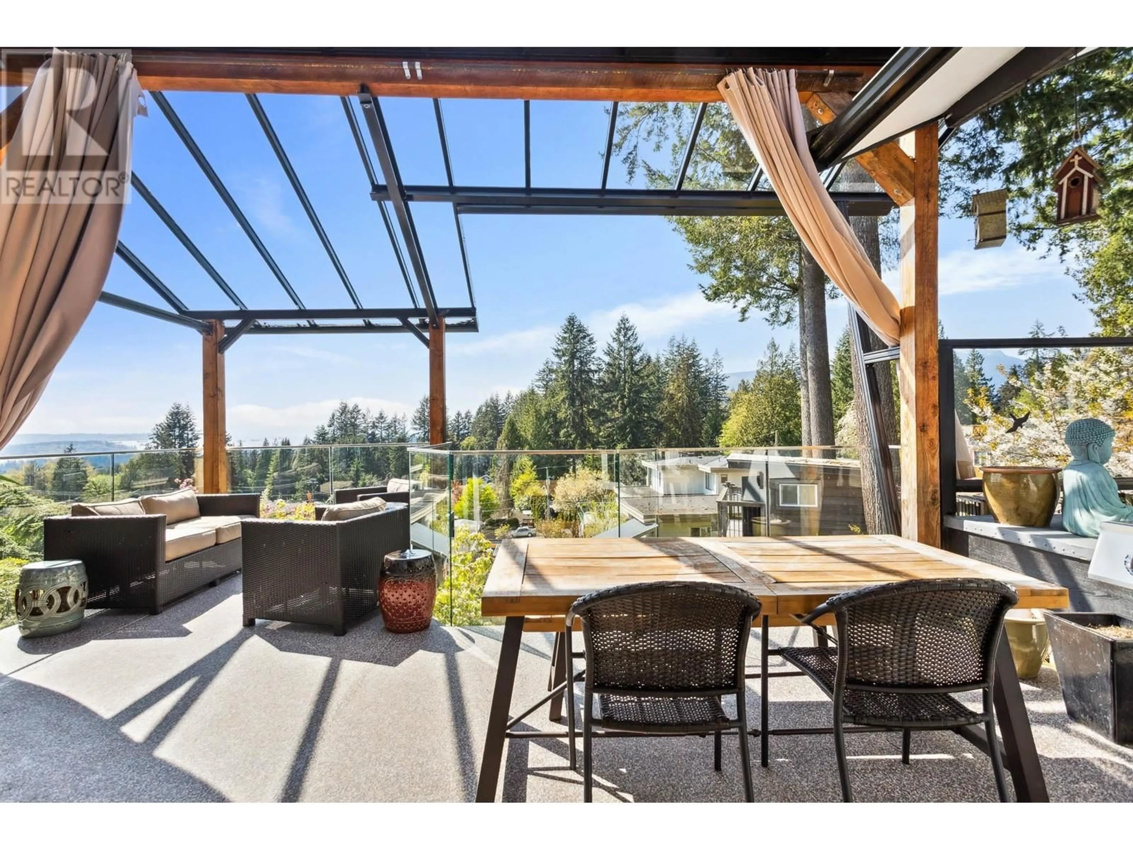 Patio, unknown for 3975 WOODBURY AVENUE, North Vancouver British Columbia V7N3N4