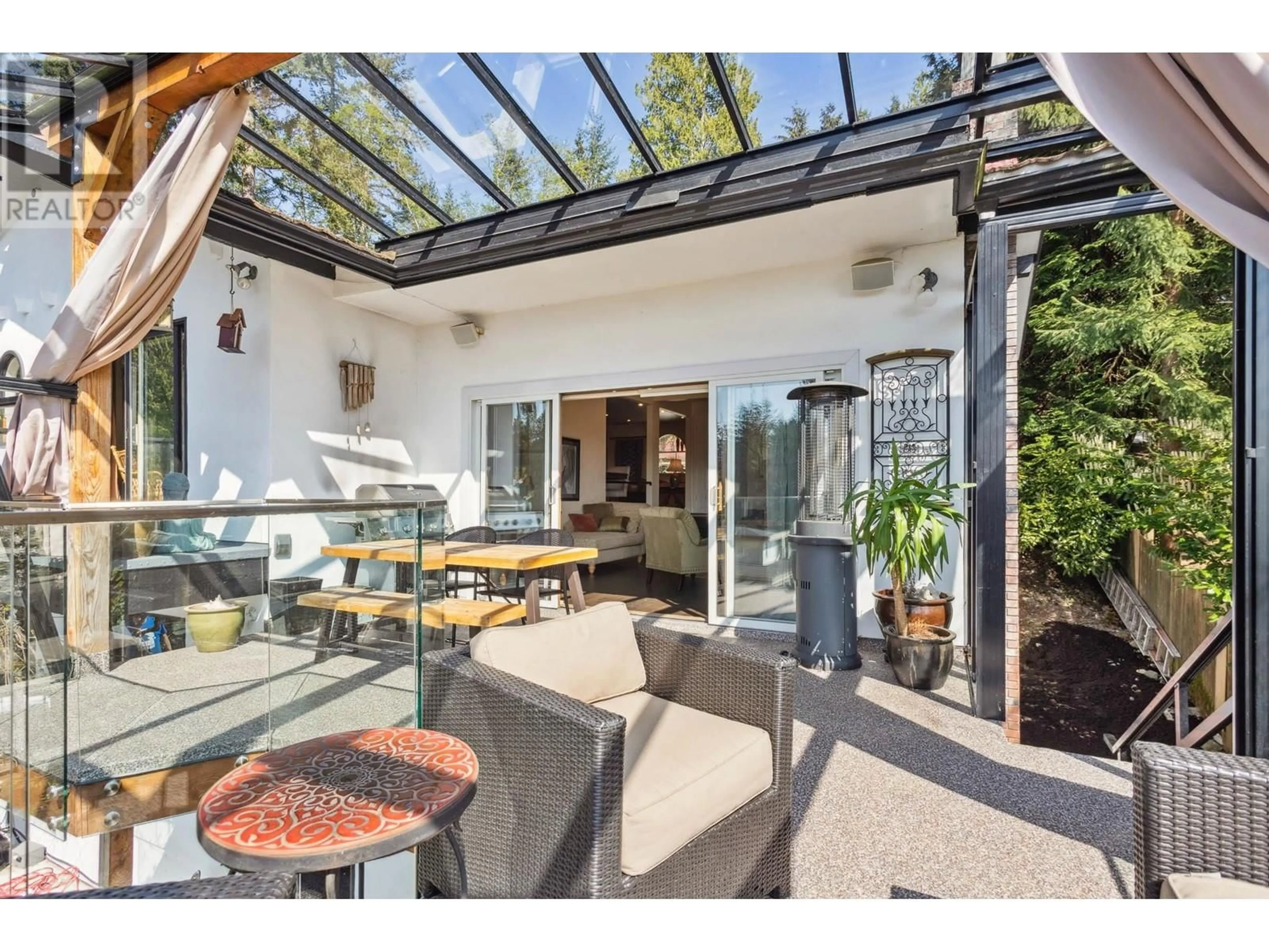 Patio, street for 3975 WOODBURY AVENUE, North Vancouver British Columbia V7N3N4
