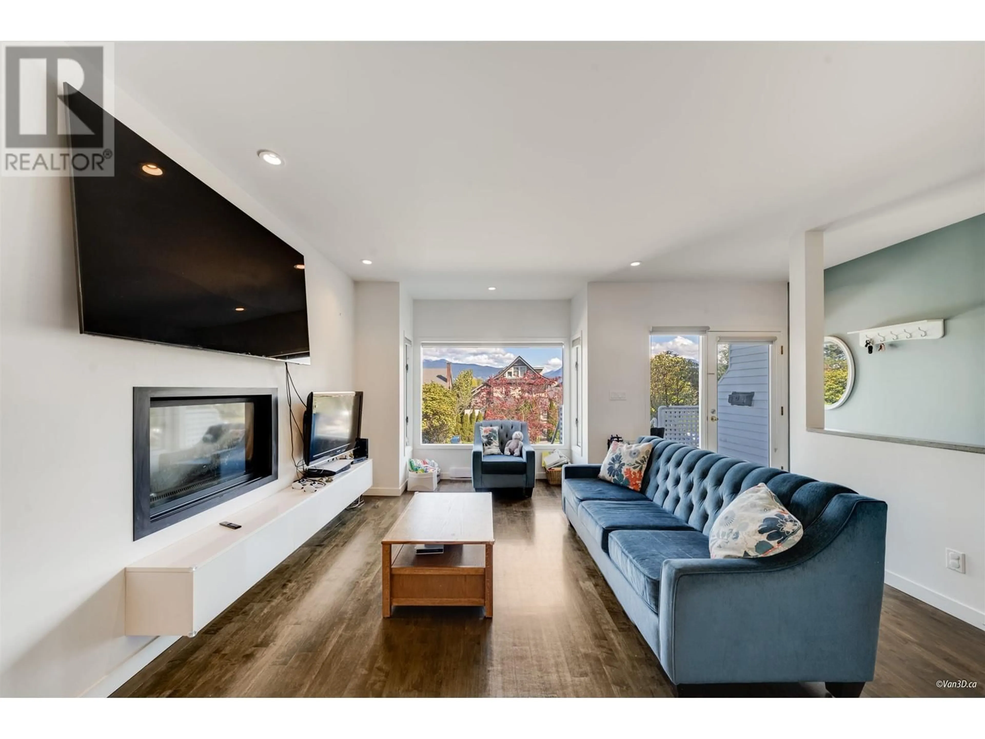 Living room with furniture, unknown for 2530 CORNWALL AVENUE, Vancouver British Columbia V6K1C2