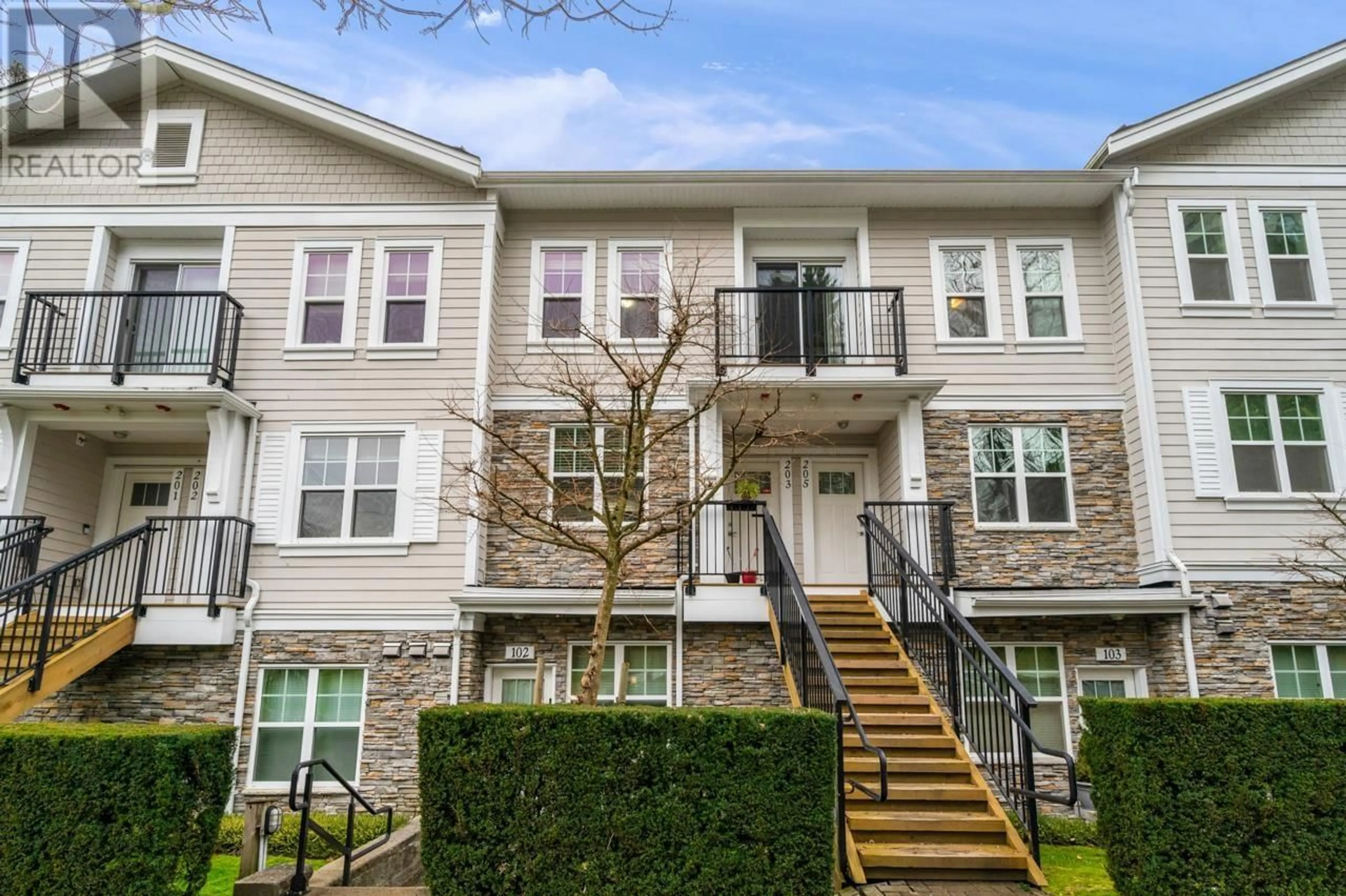 Unknown for 203 - 4135 SARDIS STREET, Burnaby British Columbia V5H1K3