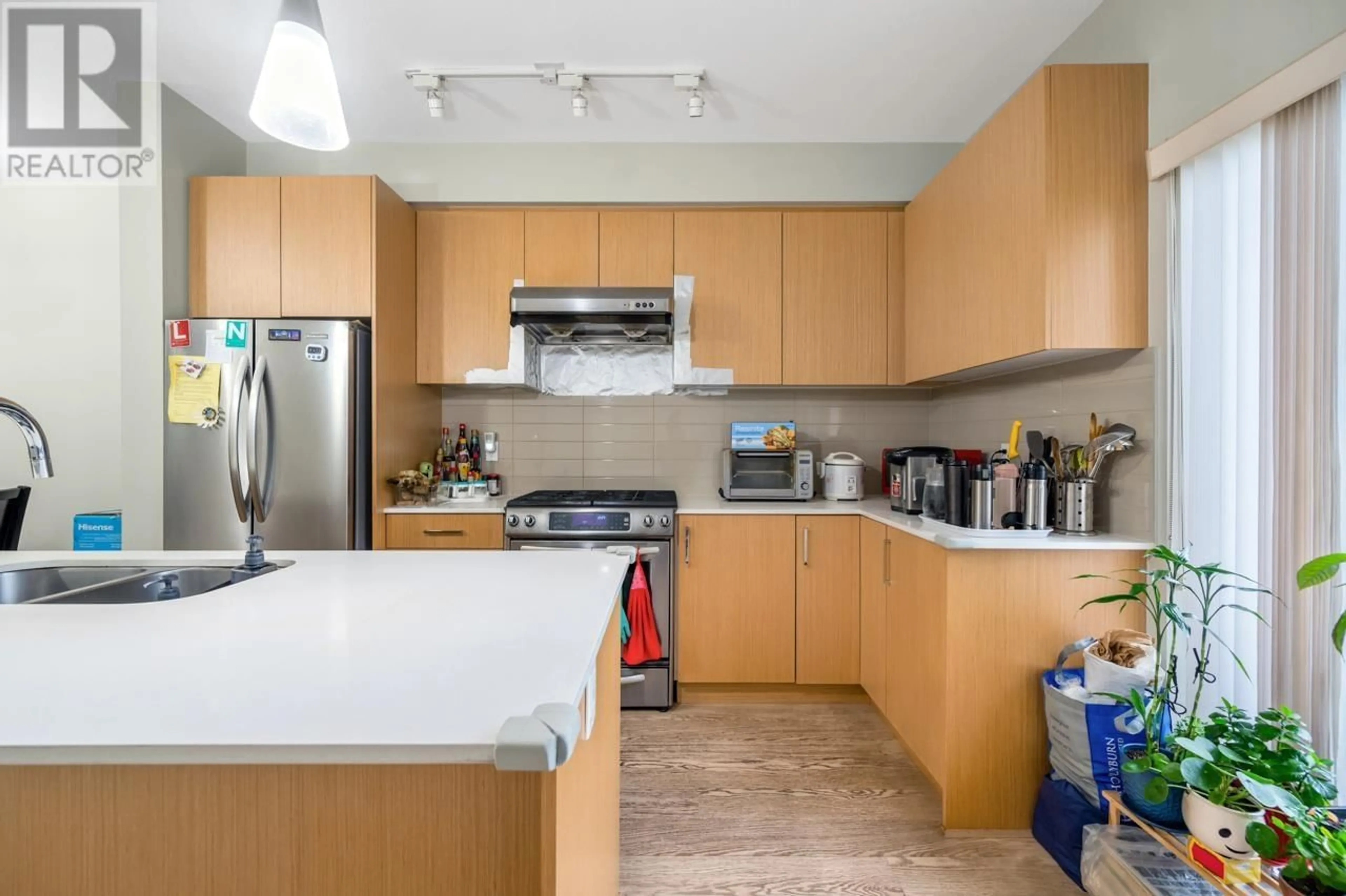 Standard kitchen, unknown for 203 - 4135 SARDIS STREET, Burnaby British Columbia V5H1K3