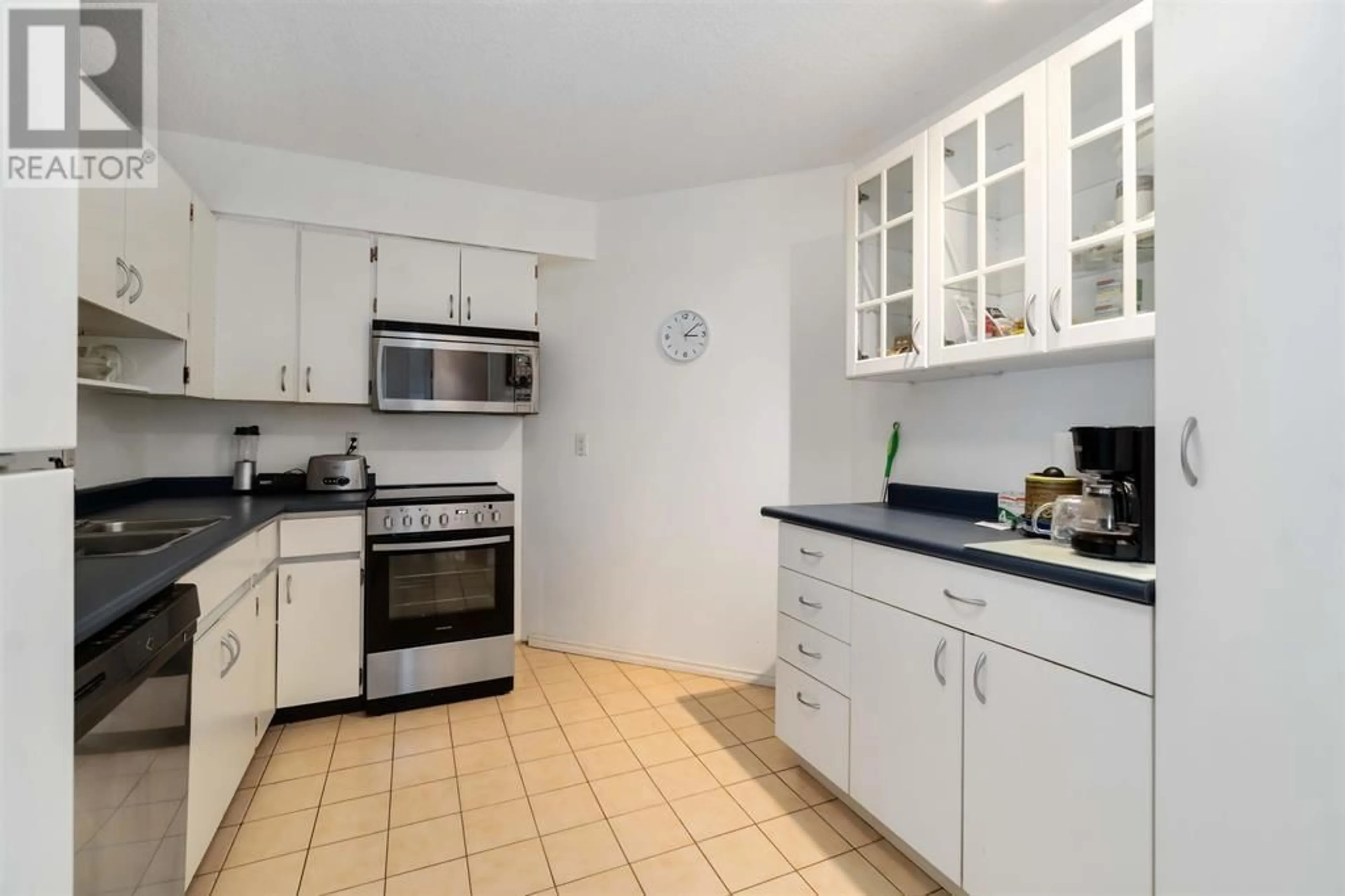 Standard kitchen, unknown for 405 - 2024 FULLERTON AVENUE, North Vancouver British Columbia V7P3G4