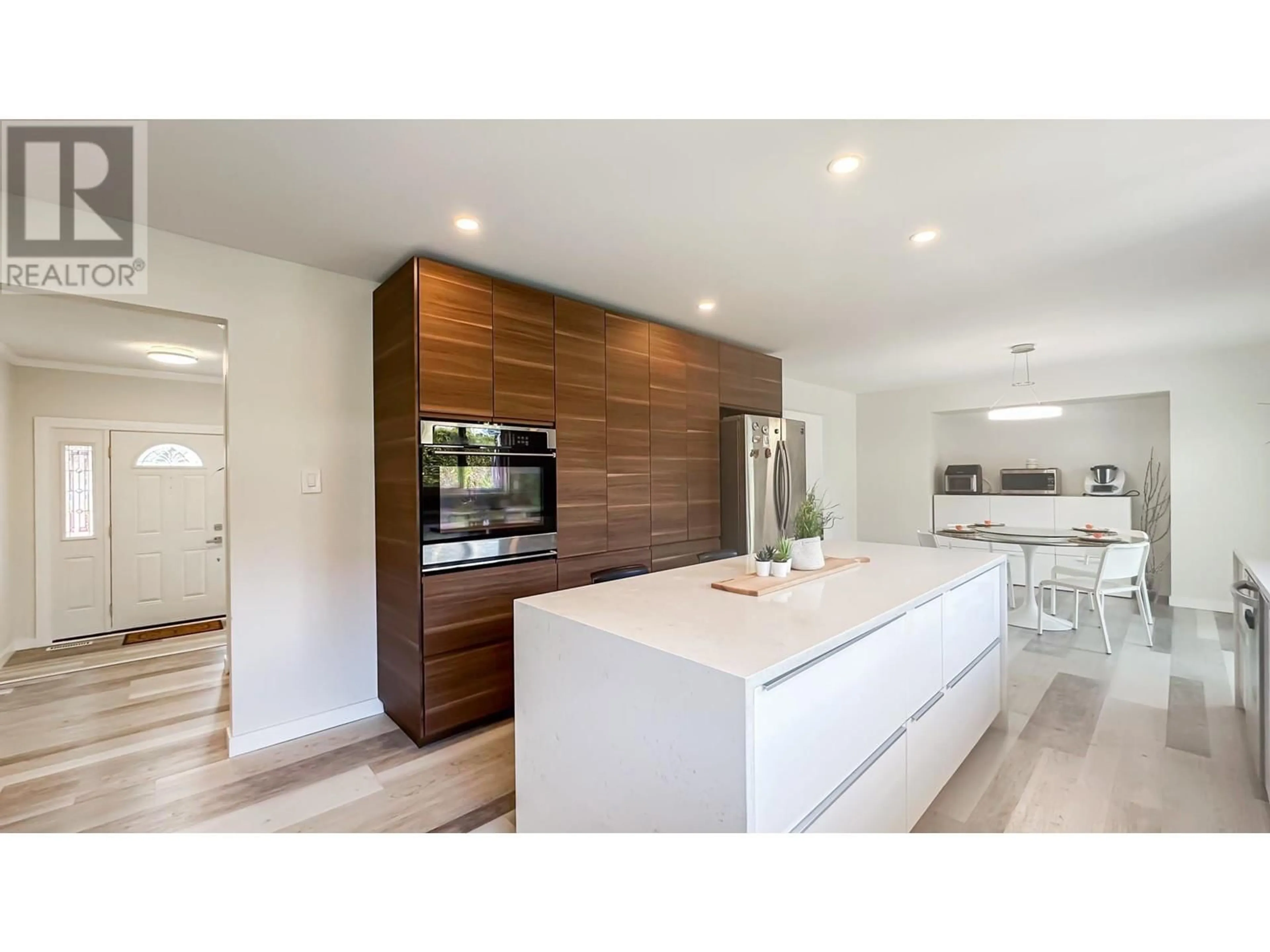 Contemporary kitchen, wood/laminate floor for 4683 54 STREET, Delta British Columbia V4K3Y5