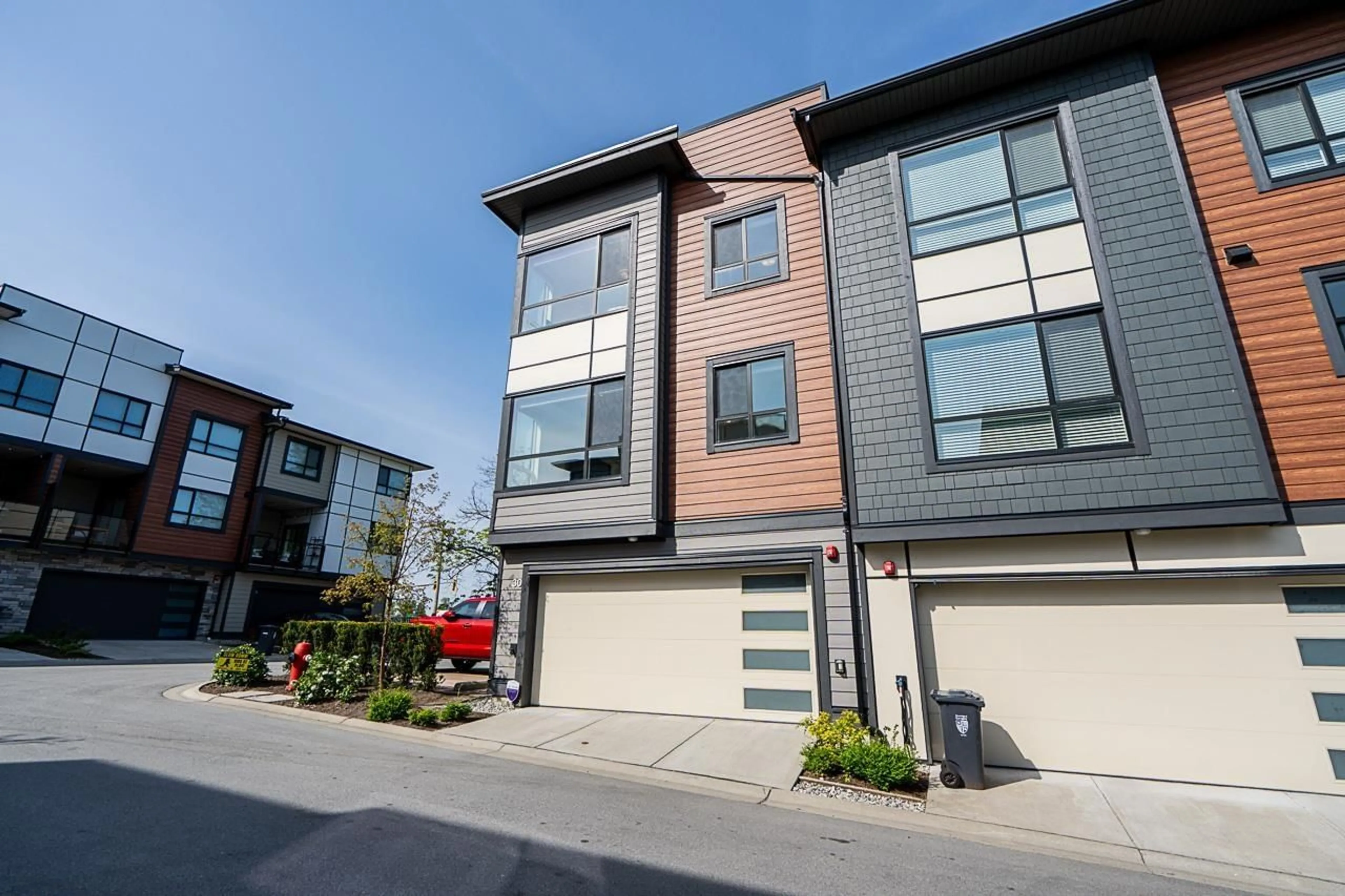 Home with vinyl exterior material, street for 30 - 20150 81, Langley British Columbia V2Y3L8