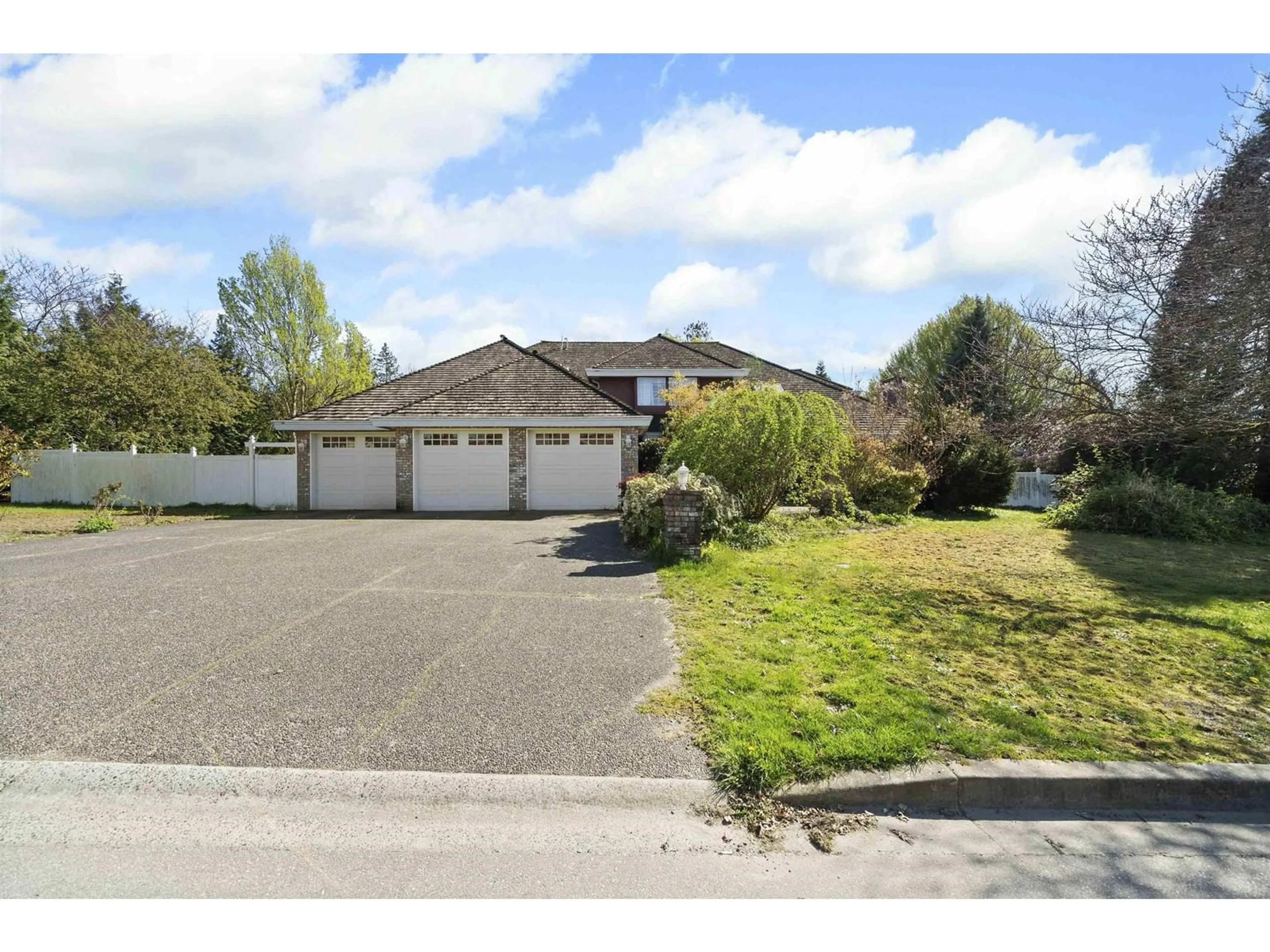 A pic from outside/outdoor area/front of a property/back of a property/a pic from drone, street for 17986 67, Surrey British Columbia V3S8C3