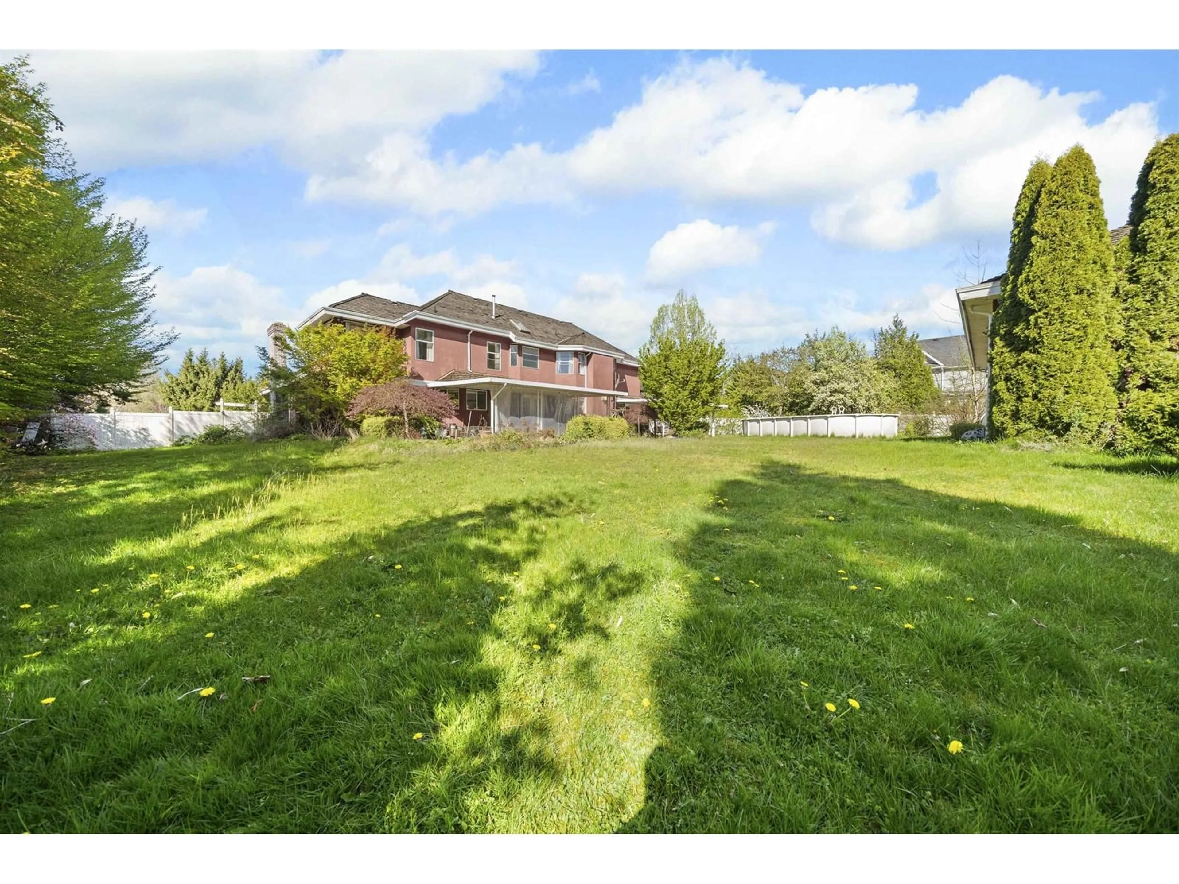 A pic from outside/outdoor area/front of a property/back of a property/a pic from drone, unknown for 17986 67, Surrey British Columbia V3S8C3