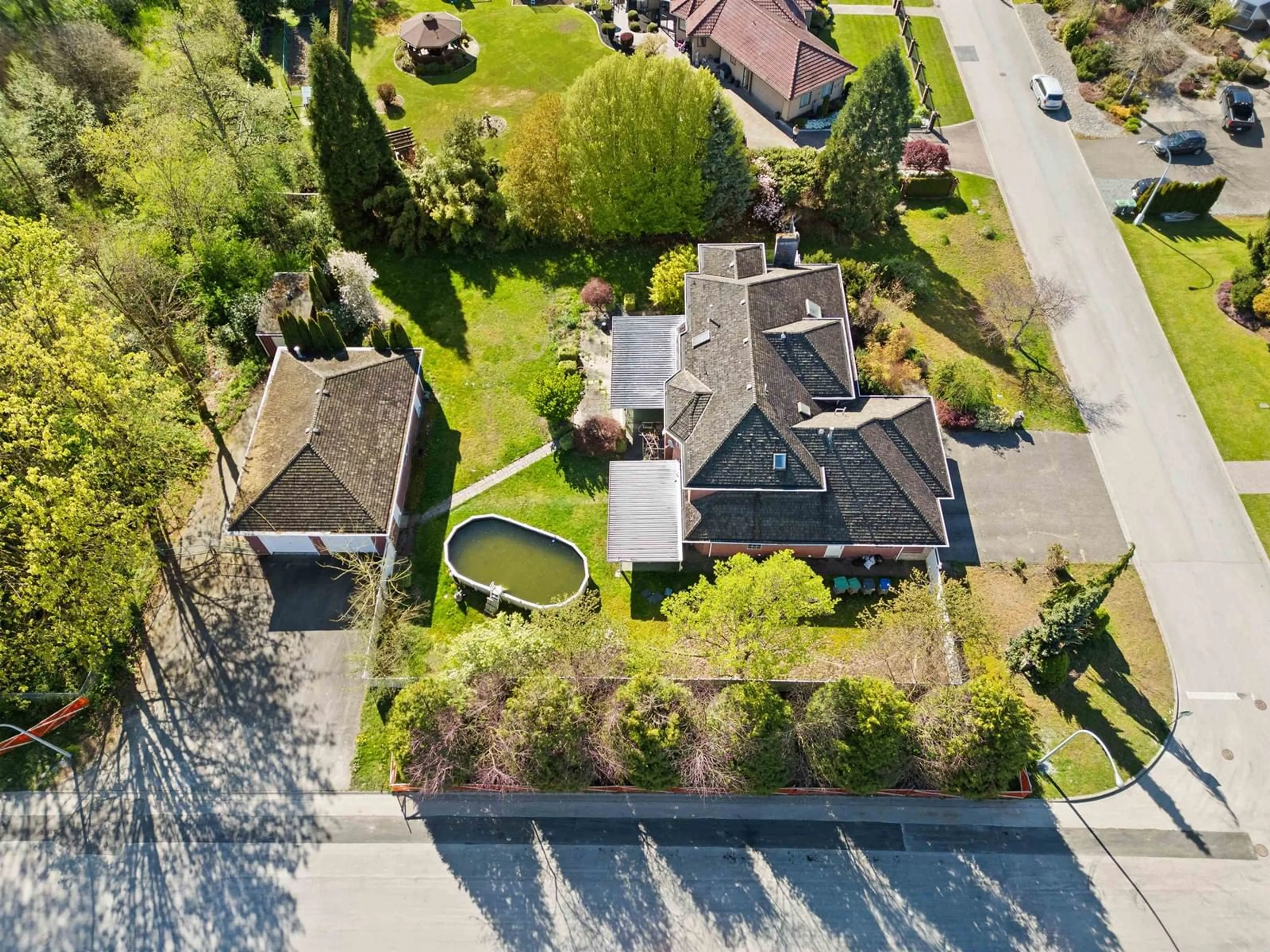 A pic from outside/outdoor area/front of a property/back of a property/a pic from drone, street for 17986 67, Surrey British Columbia V3S8C3