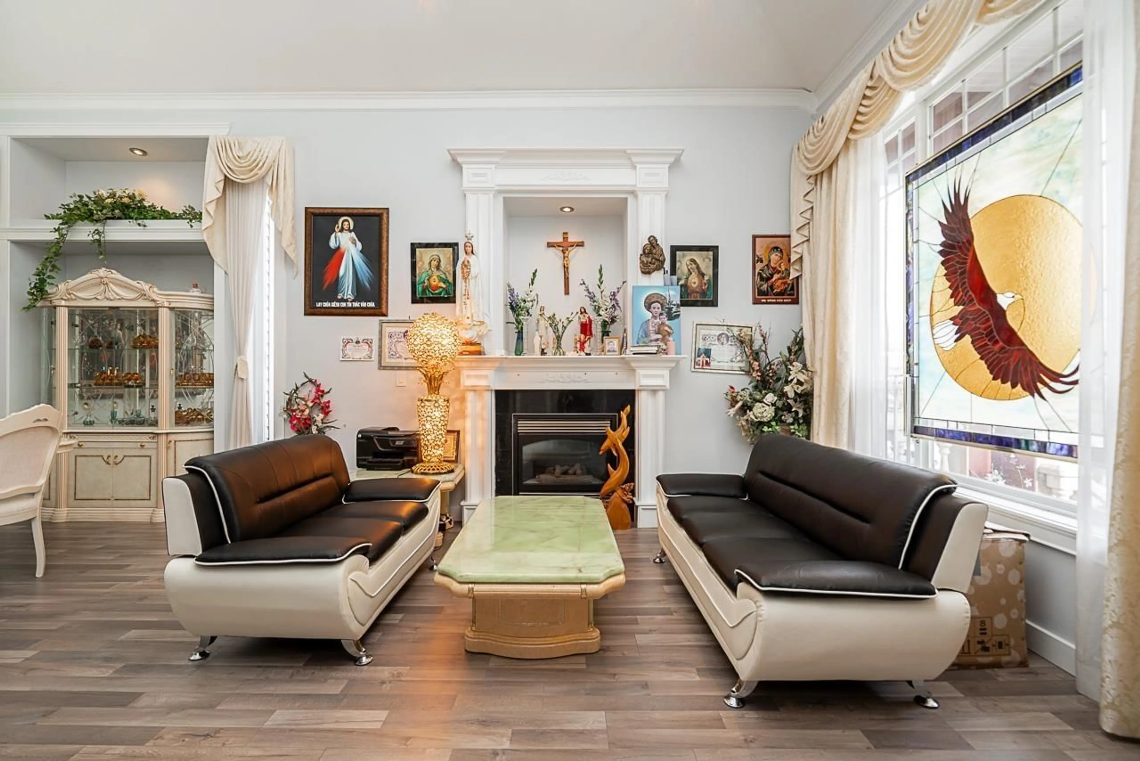 Living room with furniture, unknown for 8217 146, Surrey British Columbia V3S3A6