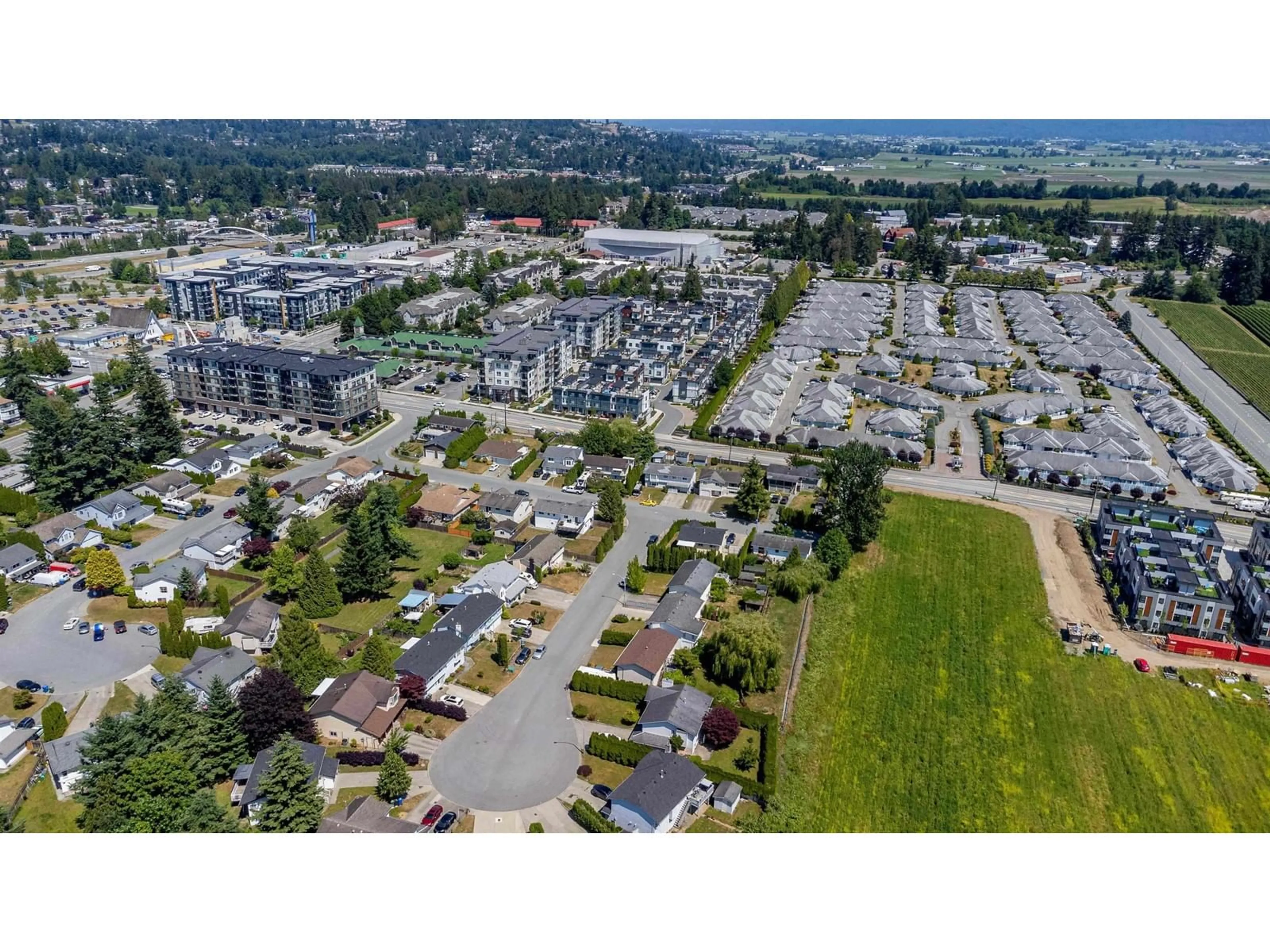 A pic from outside/outdoor area/front of a property/back of a property/a pic from drone, street for 1496 KIMBERLEY, Abbotsford British Columbia V2S8B2