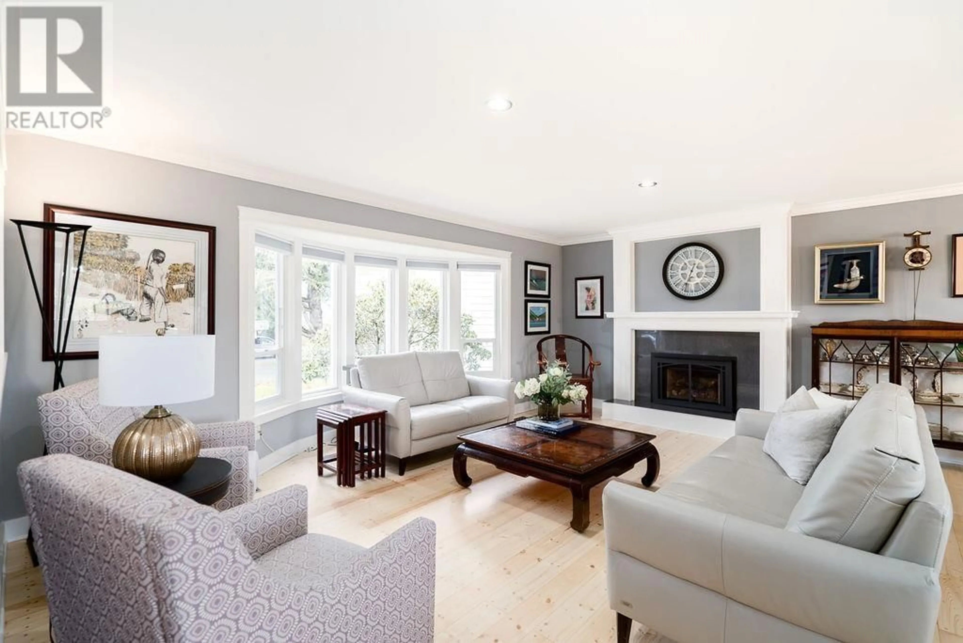 Living room with furniture, wood/laminate floor for 20910 125 AVENUE, Maple Ridge British Columbia V4R2M7