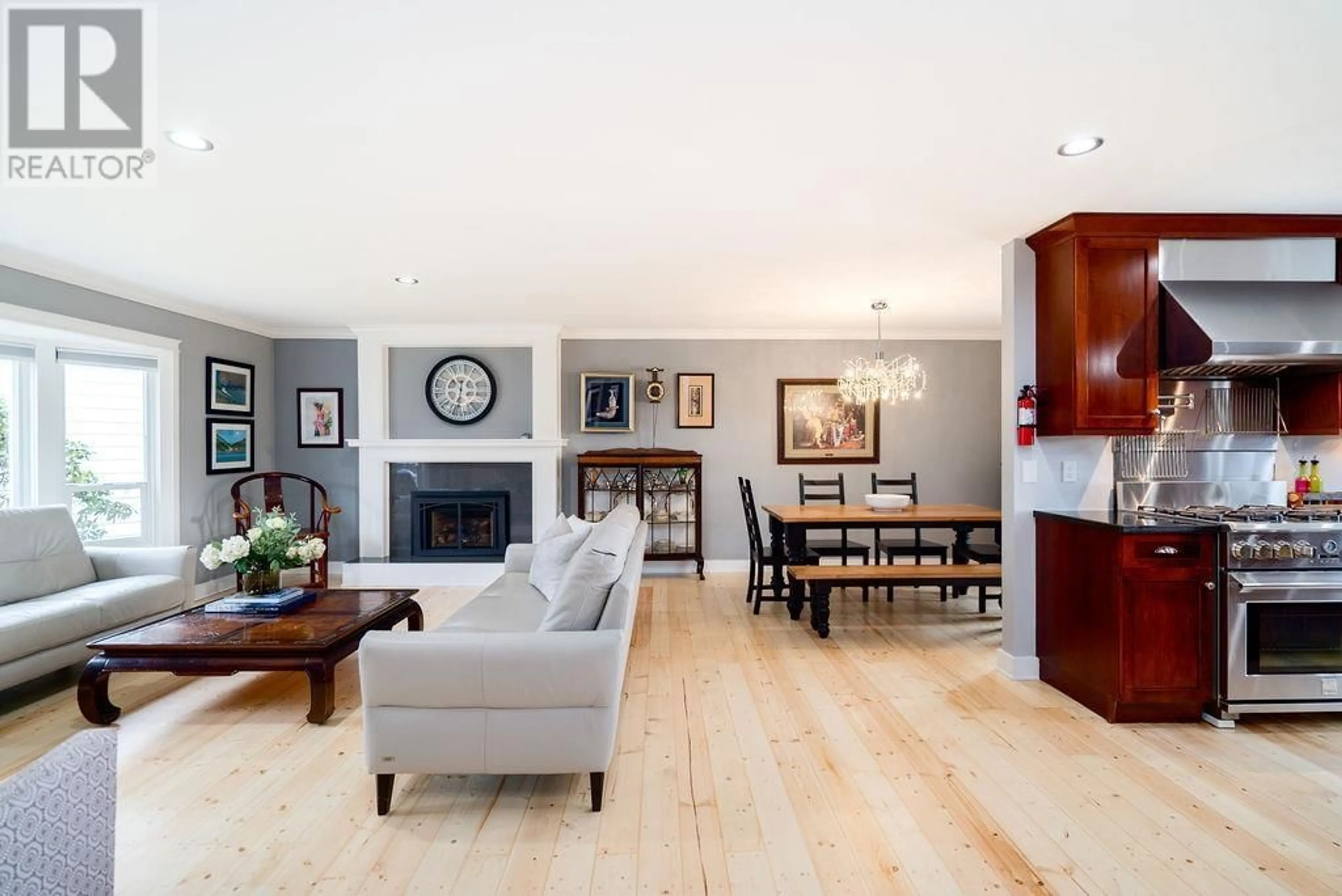 Living room with furniture, wood/laminate floor for 20910 125 AVENUE, Maple Ridge British Columbia V4R2M7