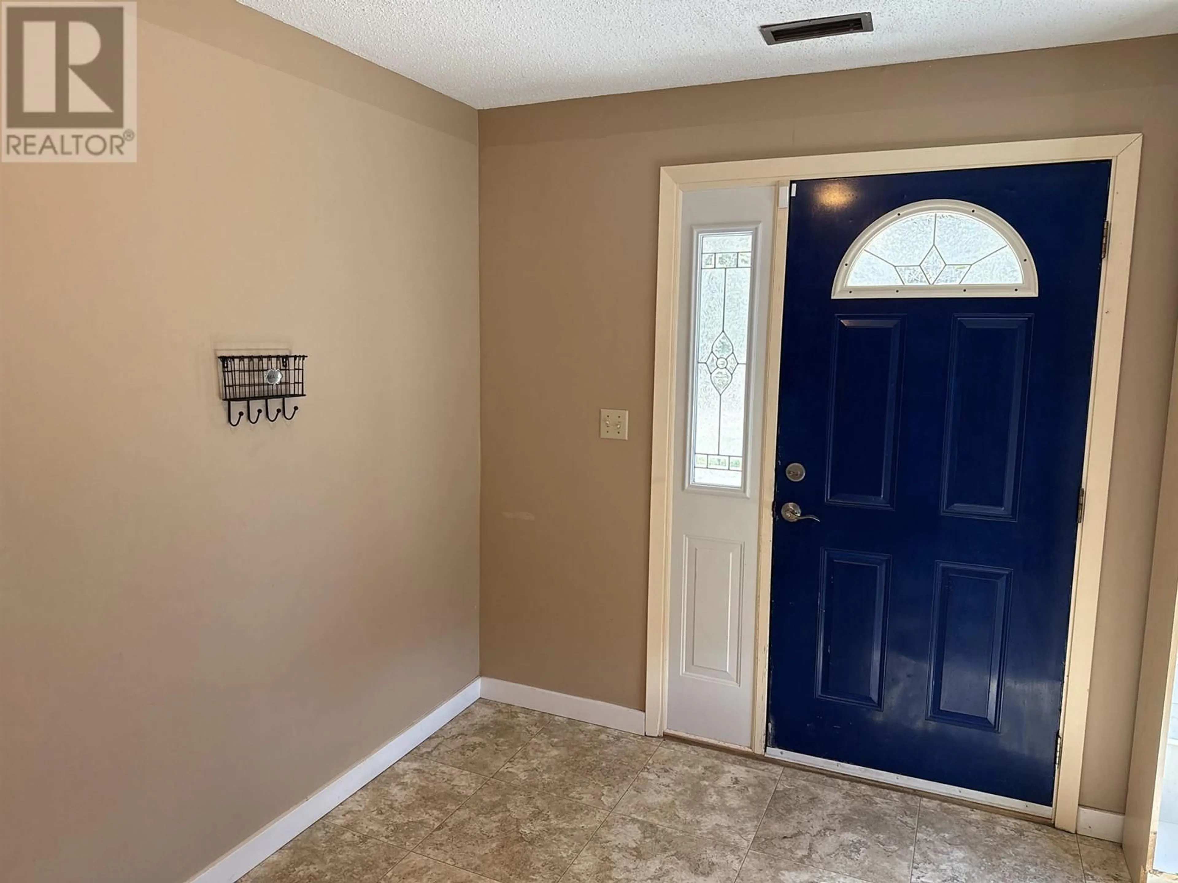 Indoor entryway for 911 HESKETH ROAD, Quesnel British Columbia V2J7H6