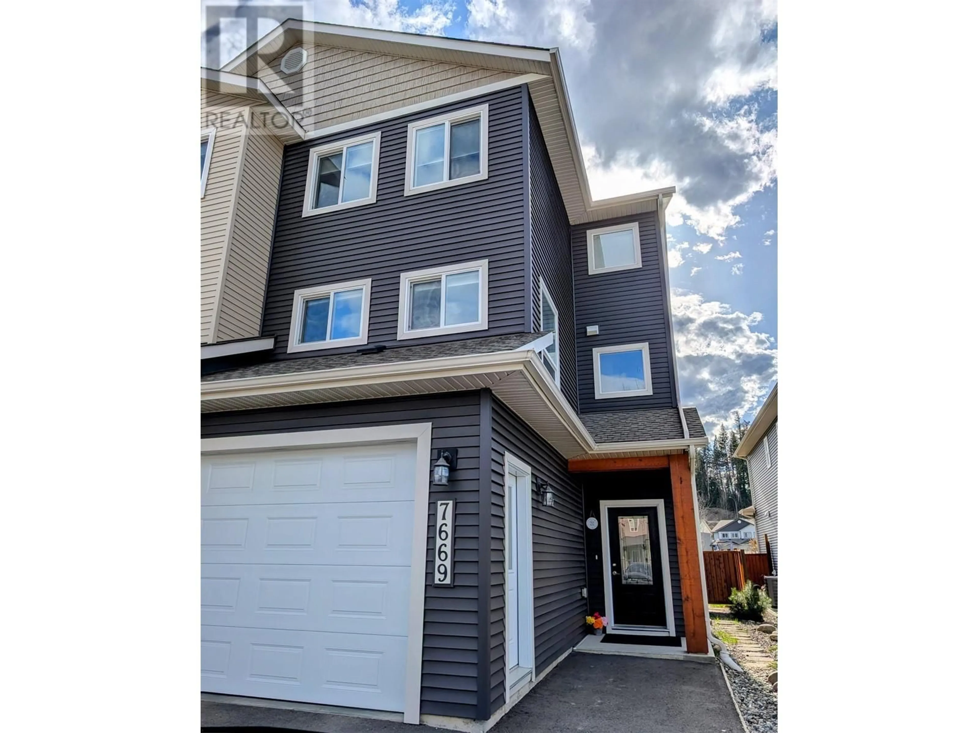 Home with vinyl exterior material, street for 7669 CREEKSIDE WAY, Prince George British Columbia V2N0C2