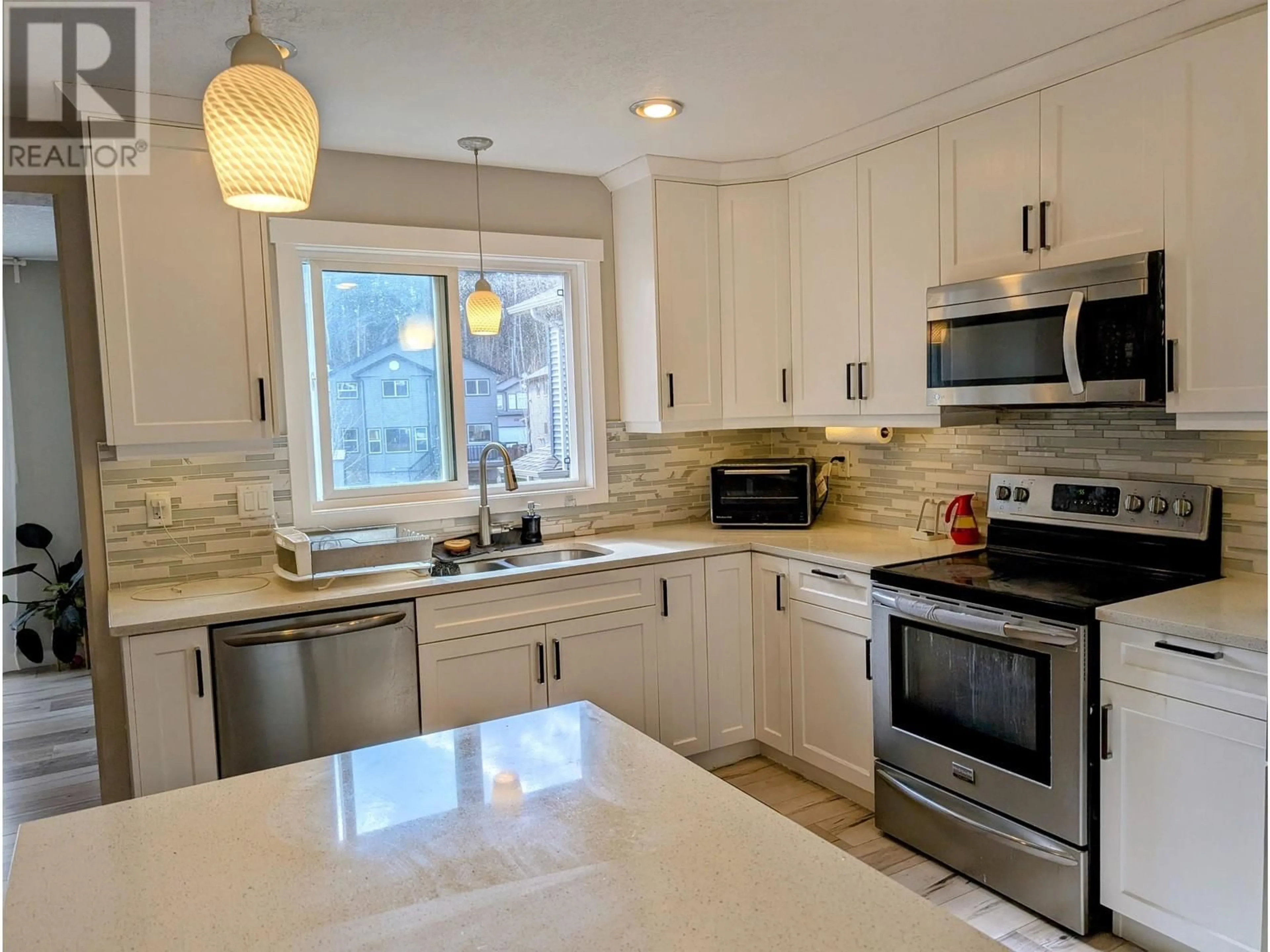 Open concept kitchen, ceramic/tile floor for 7669 CREEKSIDE WAY, Prince George British Columbia V2N0C2