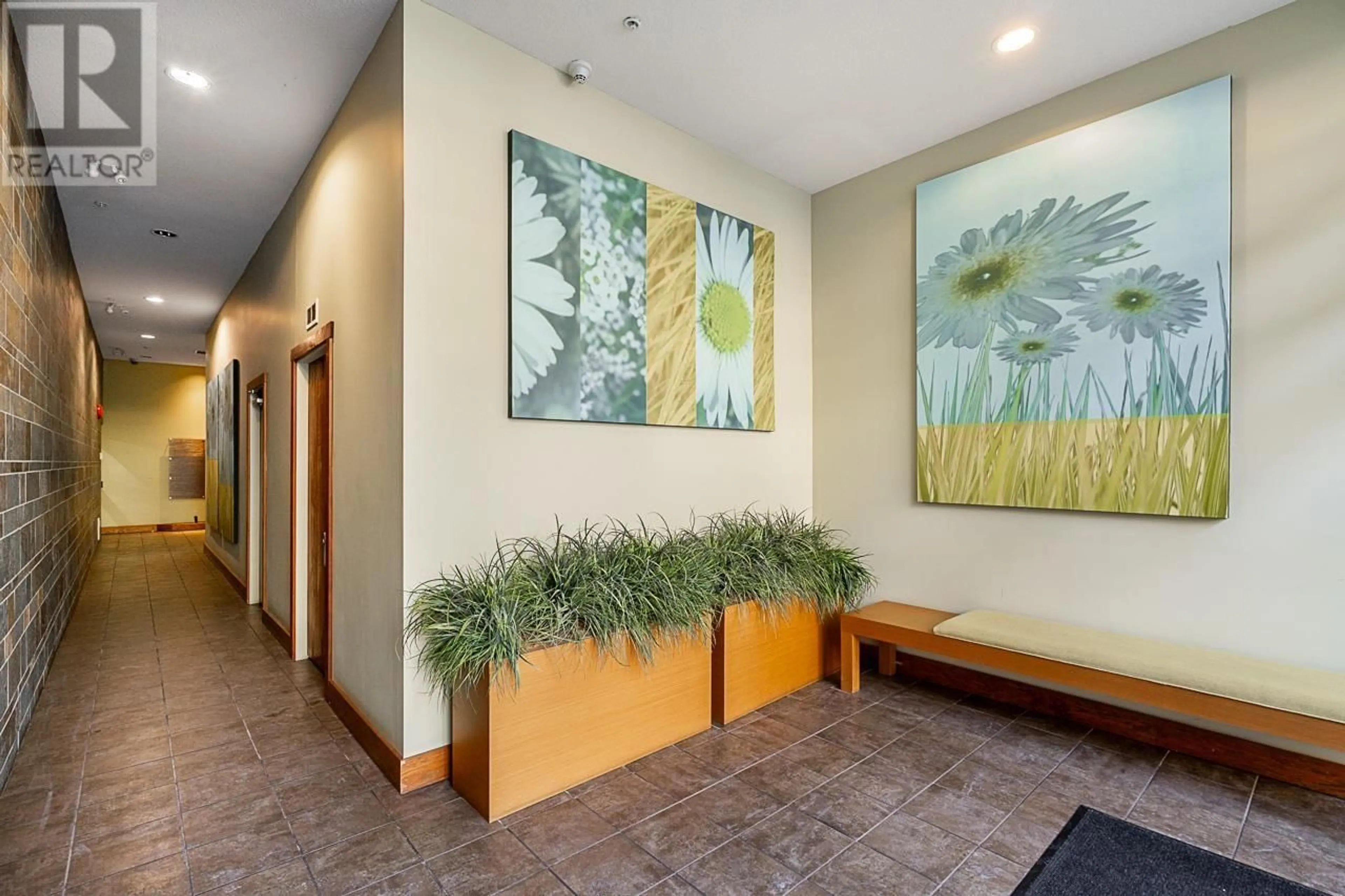Indoor foyer for 316 - 7418 BYRNEPARK WALK, Burnaby British Columbia V3N0B3