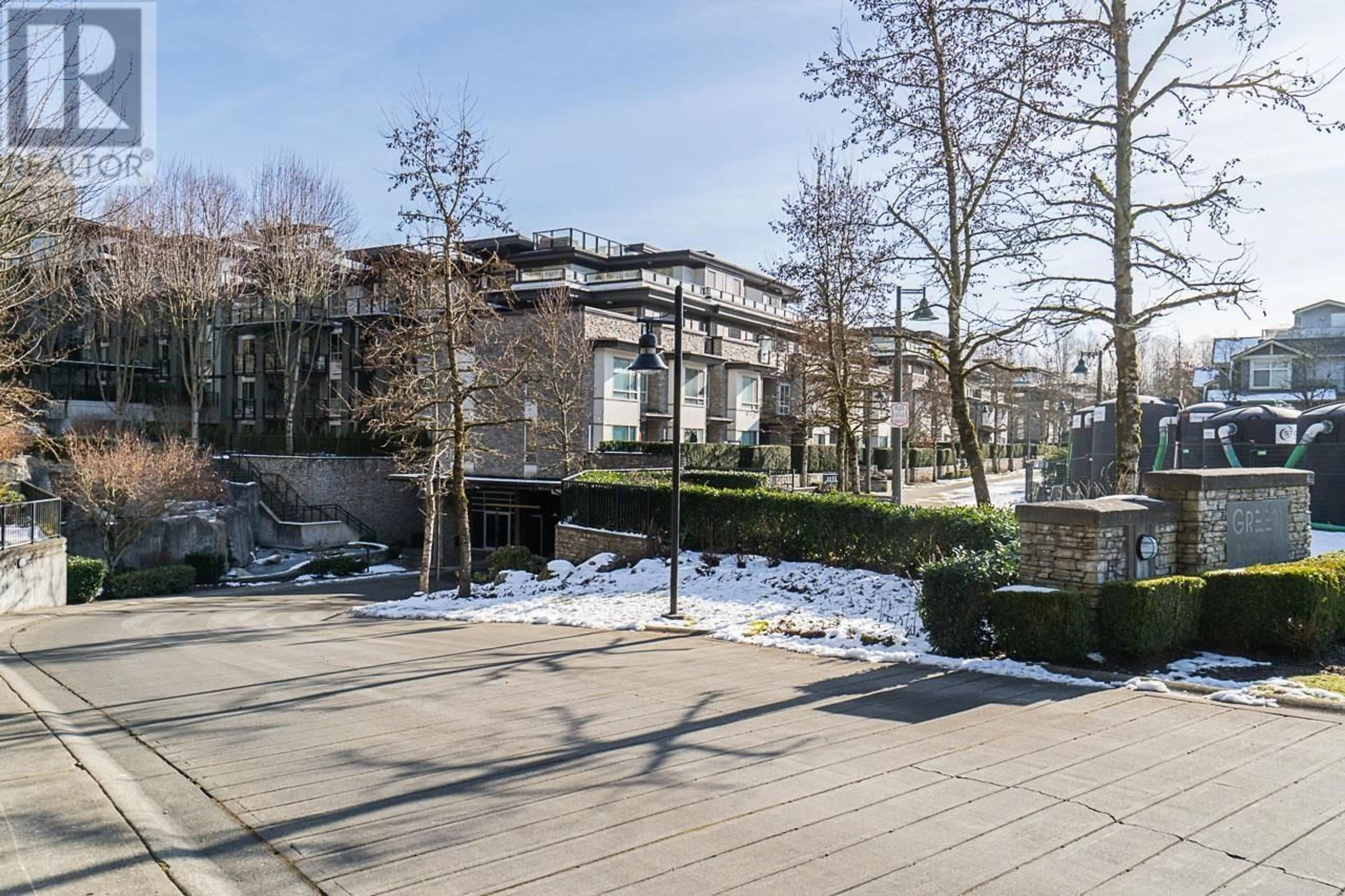 Patio, street for 316 - 7418 BYRNEPARK WALK, Burnaby British Columbia V3N0B3