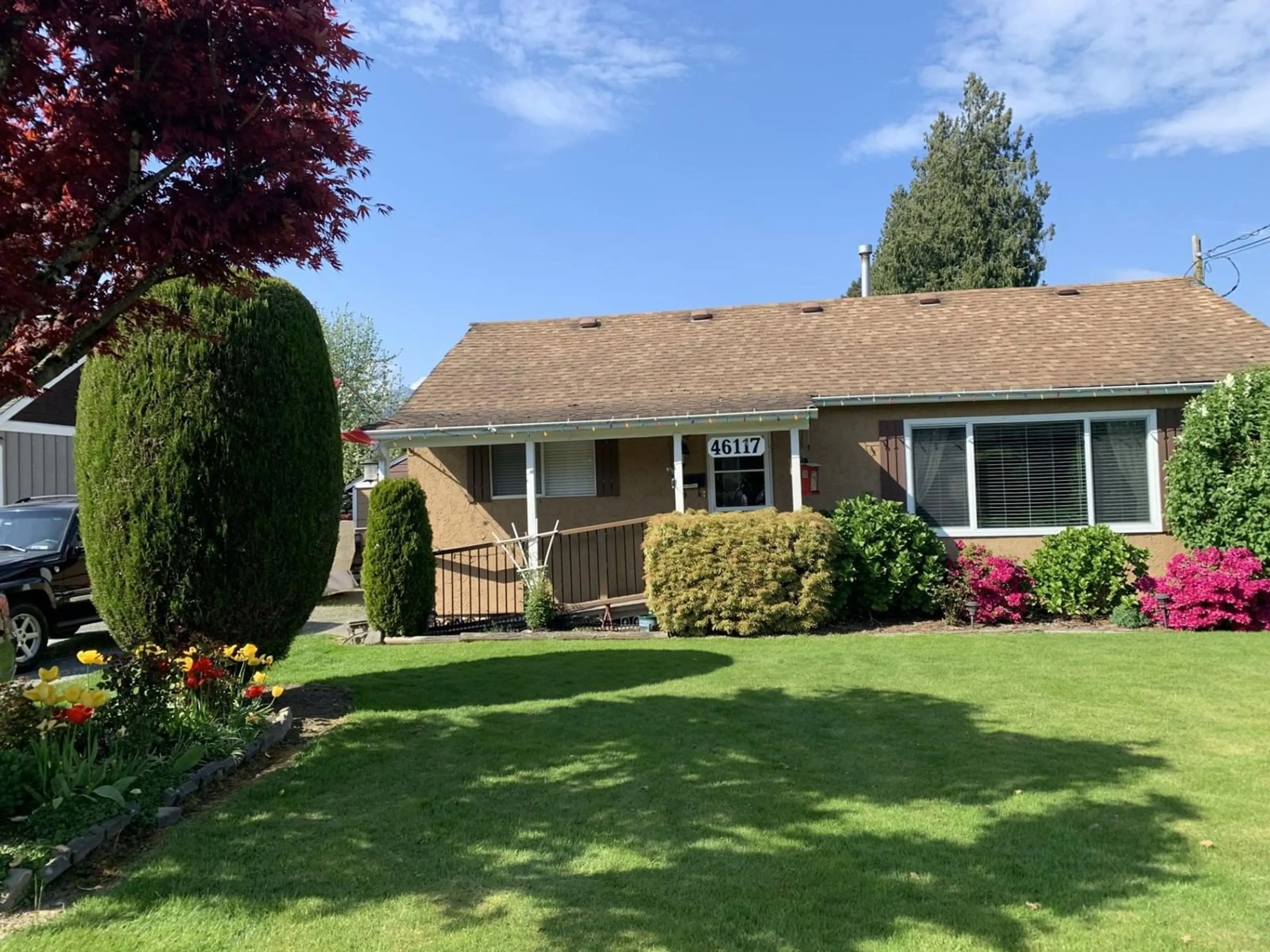 A pic from outside/outdoor area/front of a property/back of a property/a pic from drone, street for 46117 LEWIS AVENUE, Chilliwack British Columbia V2P3E2