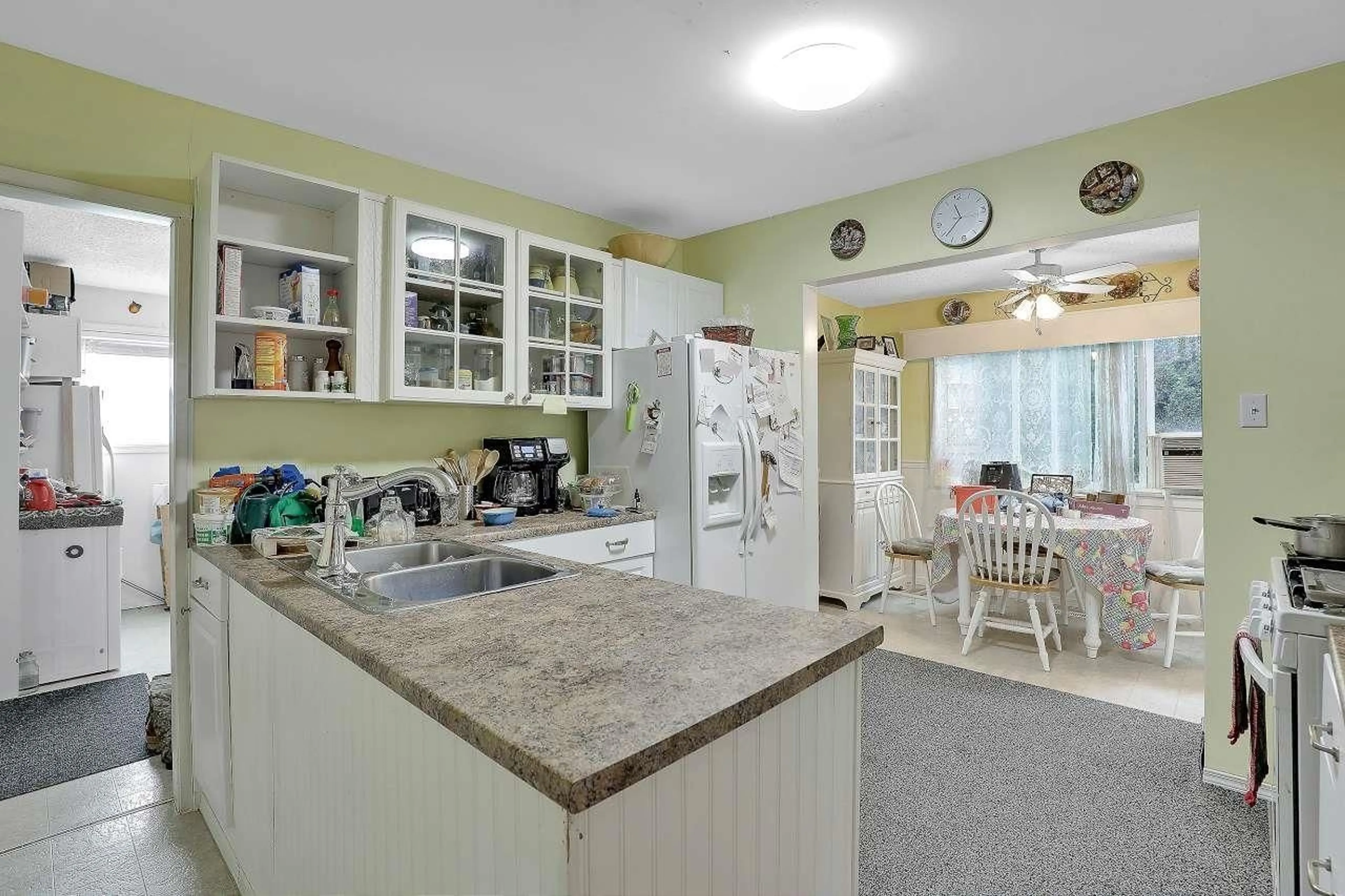 Standard kitchen, ceramic/tile floor for 46117 LEWIS AVENUE, Chilliwack British Columbia V2P3E2