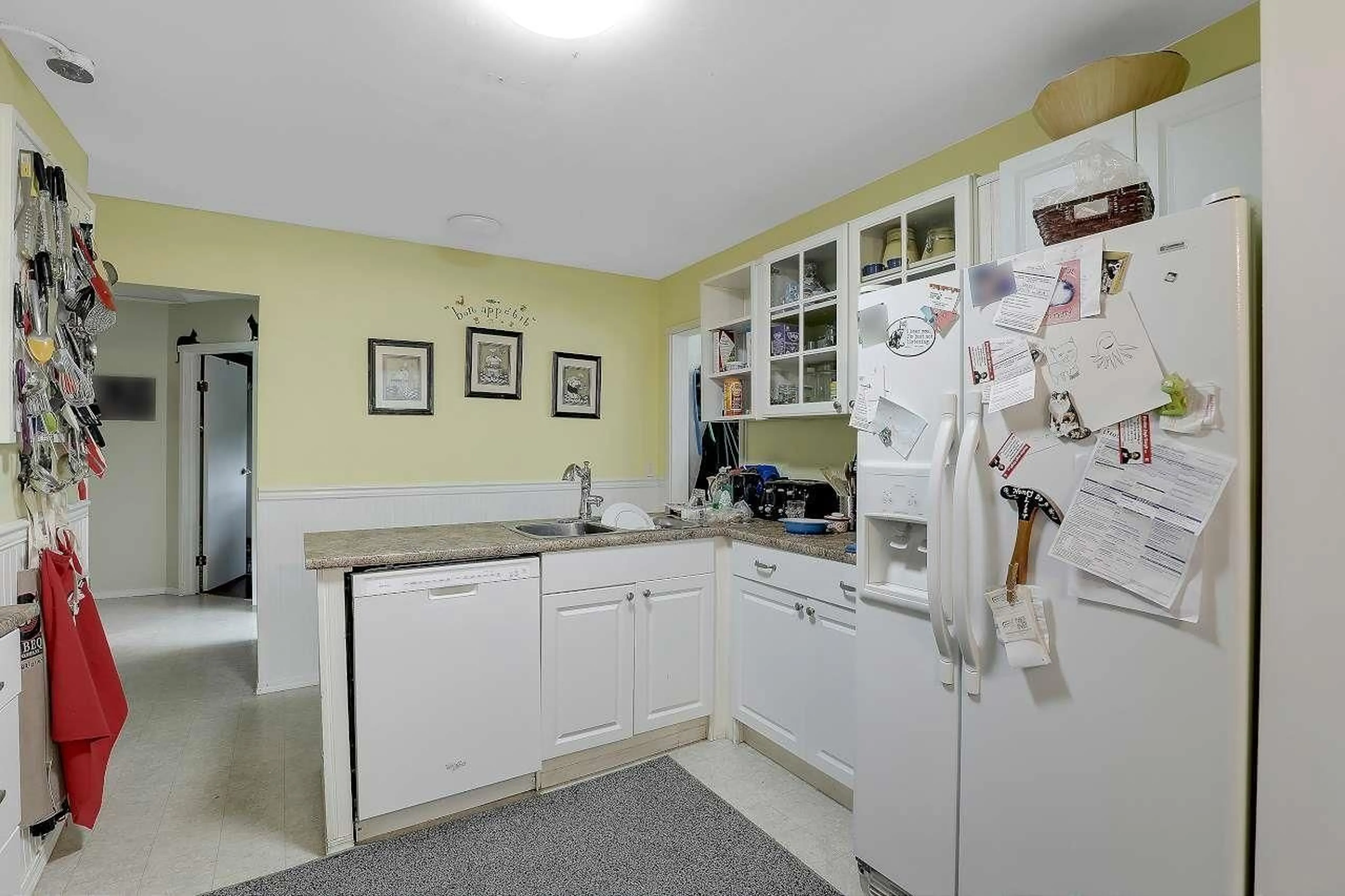 Standard kitchen, unknown for 46117 LEWIS AVENUE, Chilliwack British Columbia V2P3E2