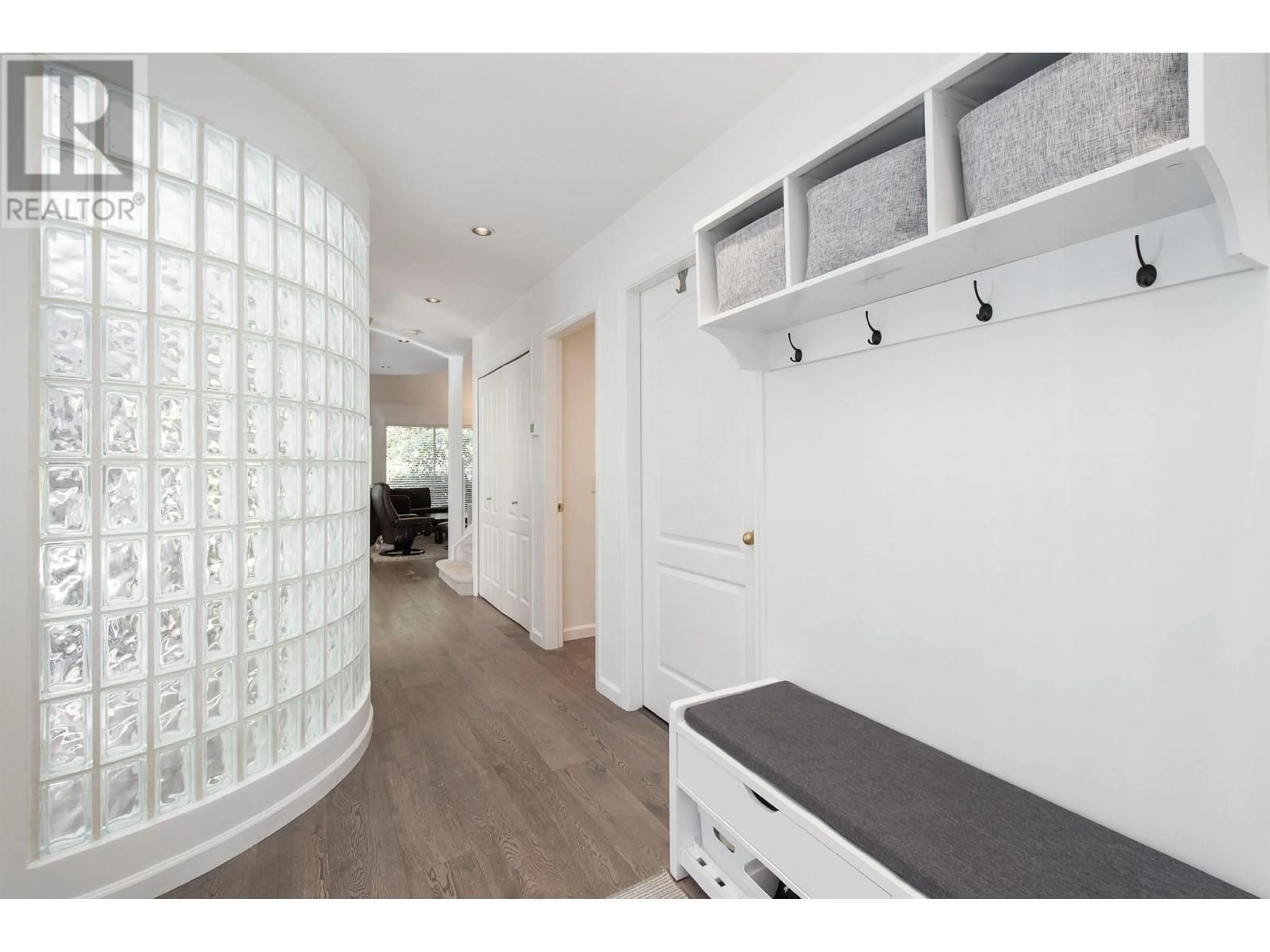 Indoor entryway for 17 - 1001 NORTHLANDS DRIVE, North Vancouver British Columbia V7H2Y3