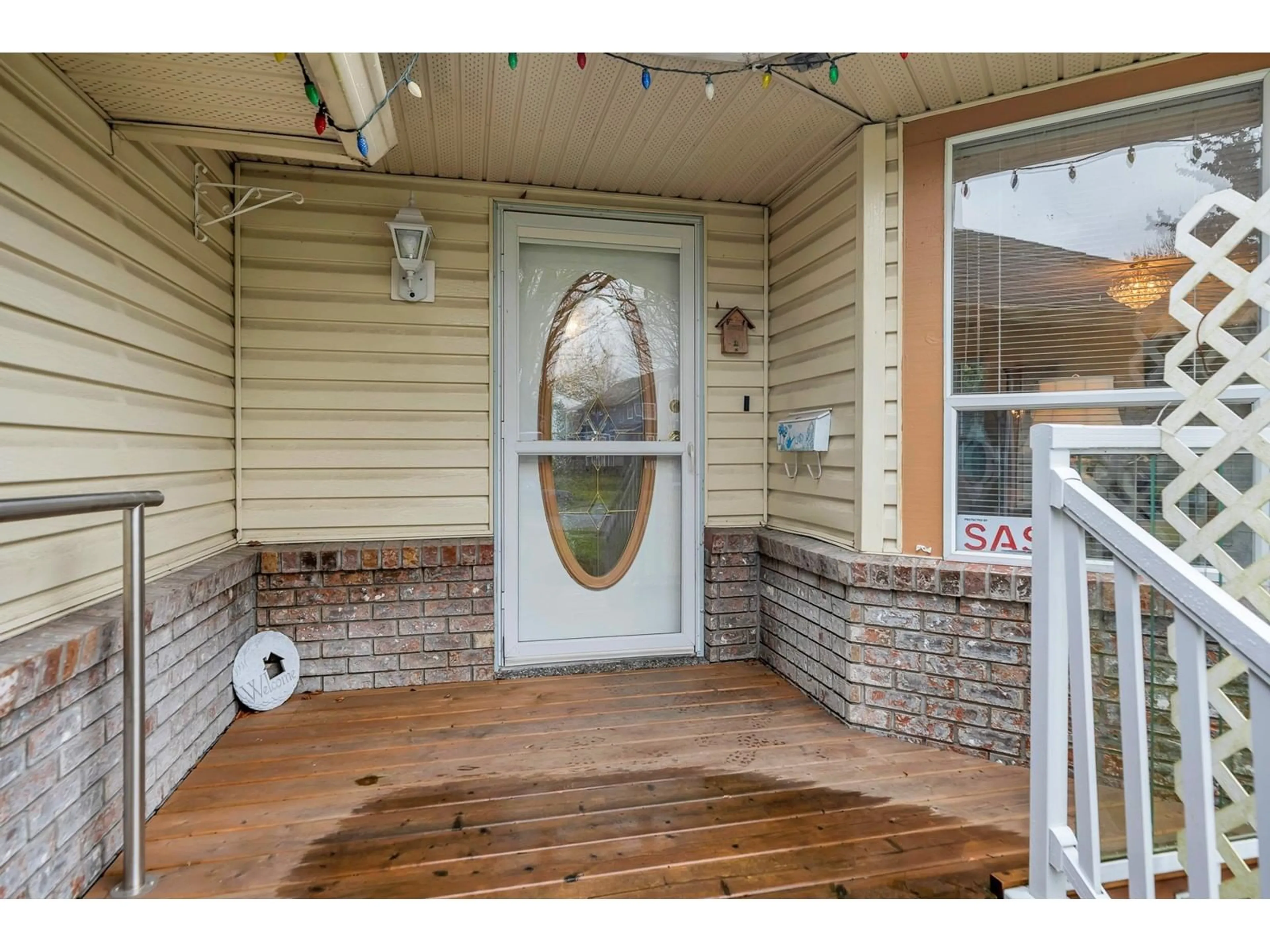 Indoor entryway for 16481 86, Surrey British Columbia V4N3G8