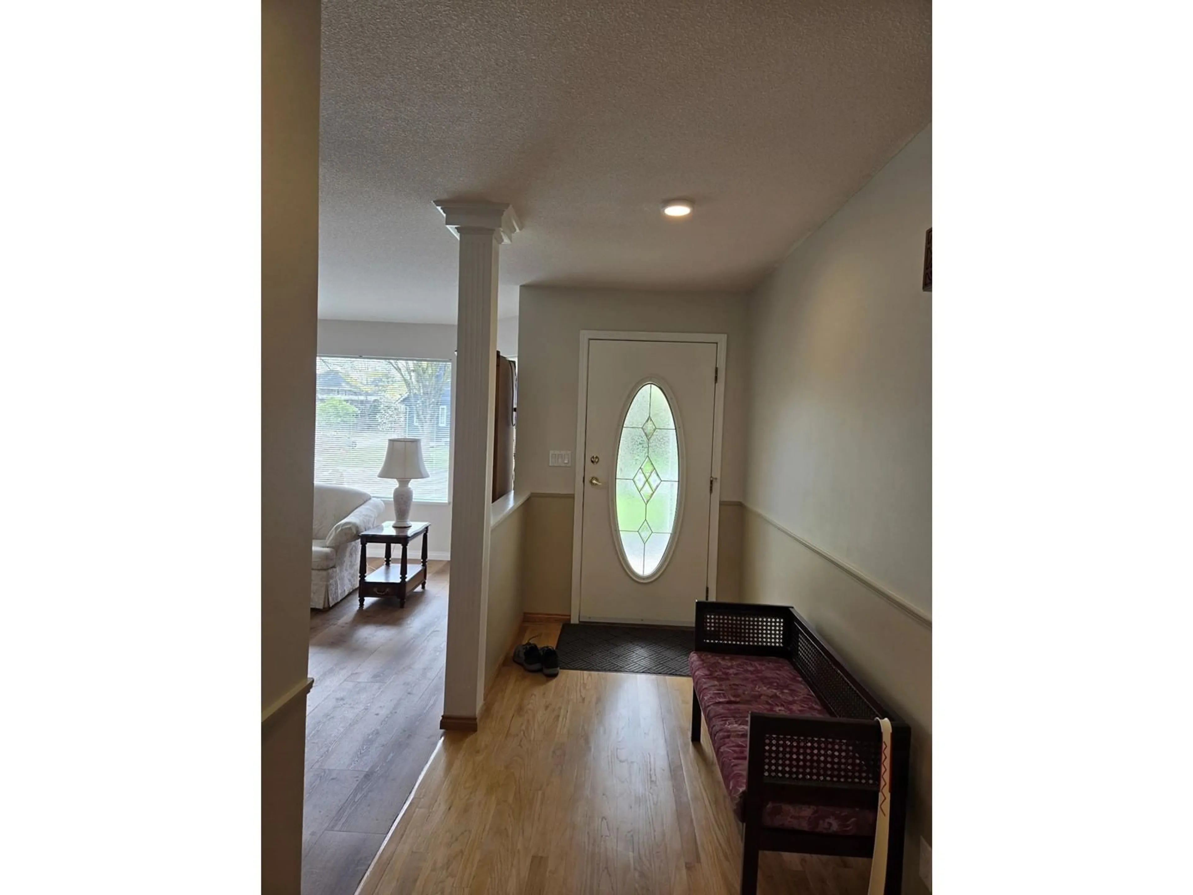 Indoor foyer for 16481 86, Surrey British Columbia V4N3G8