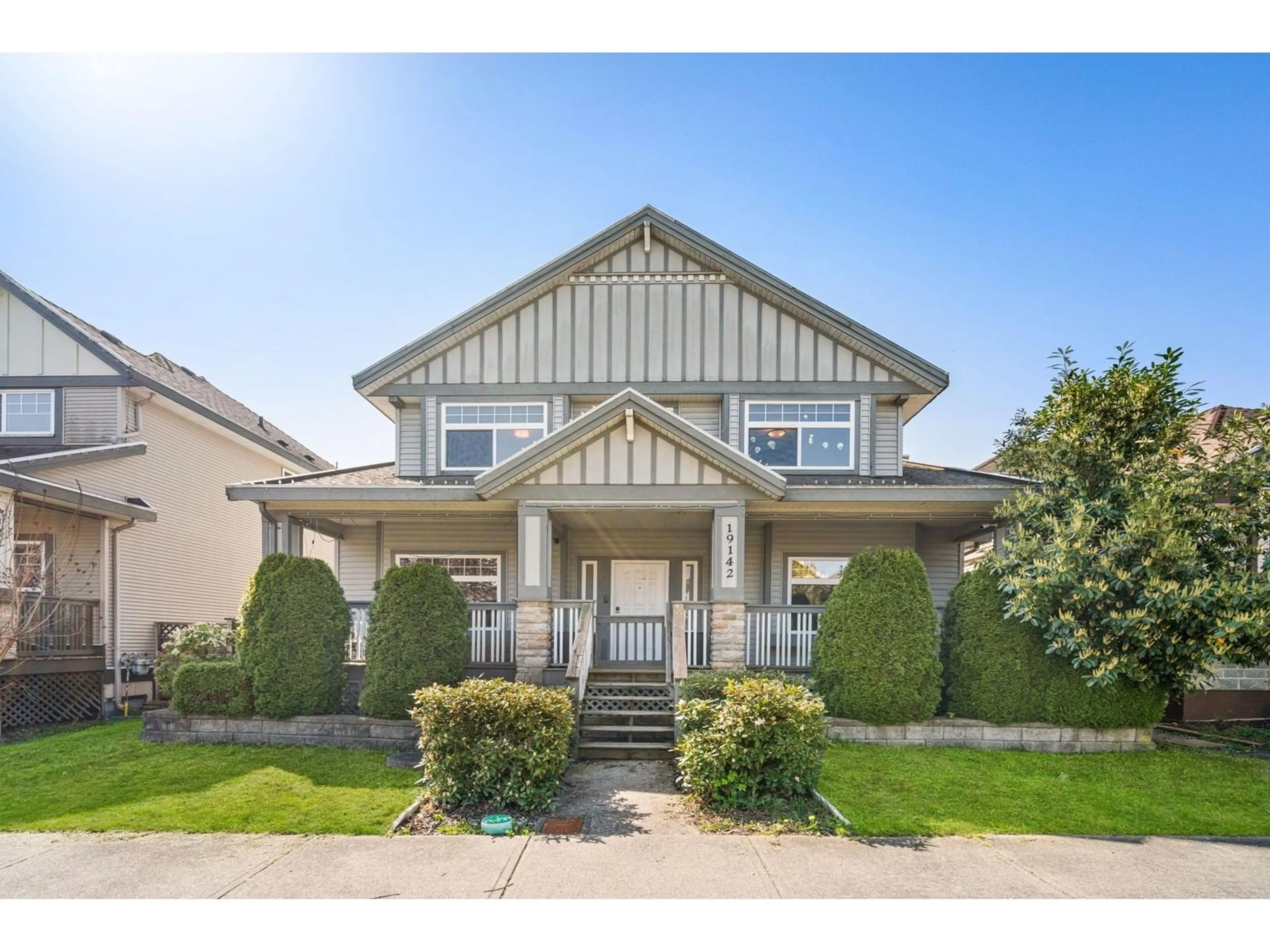 Home with vinyl exterior material, street for 19142 69A, Surrey British Columbia V4N0A5