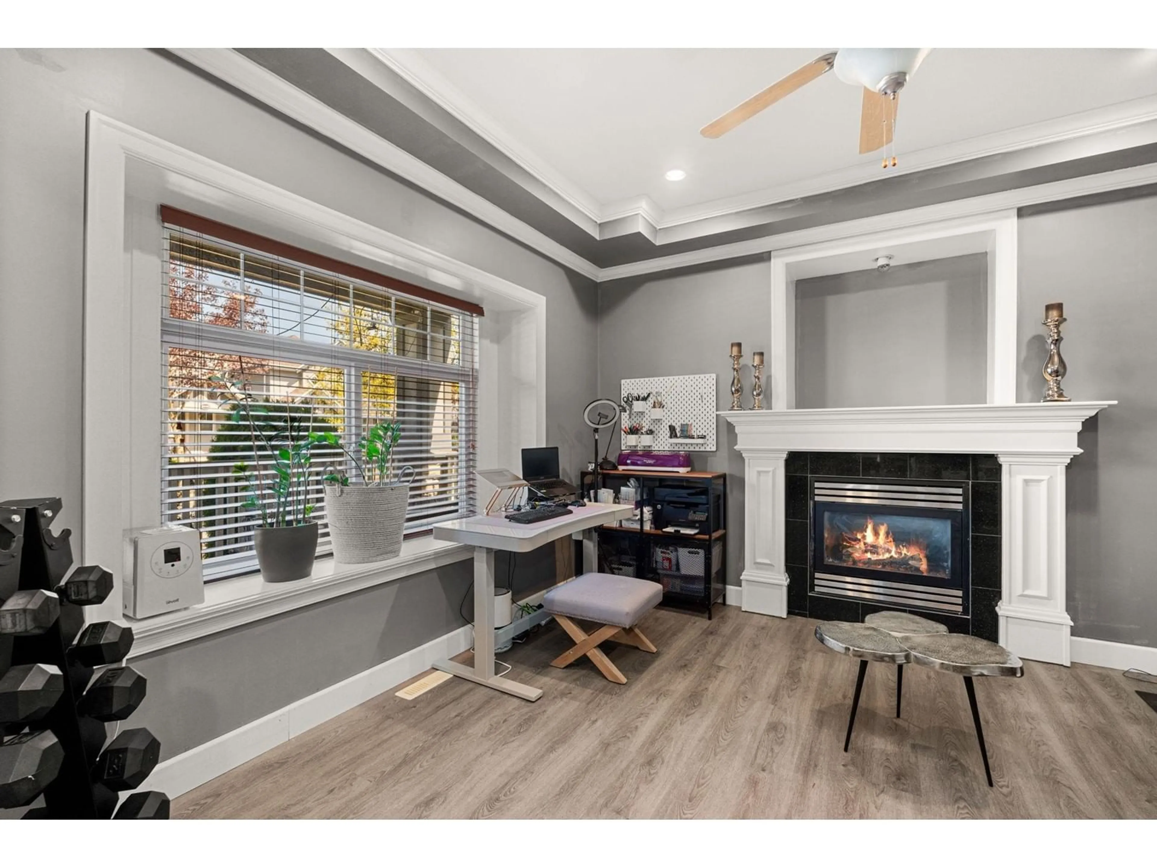 Living room with furniture, unknown for 19142 69A, Surrey British Columbia V4N0A5