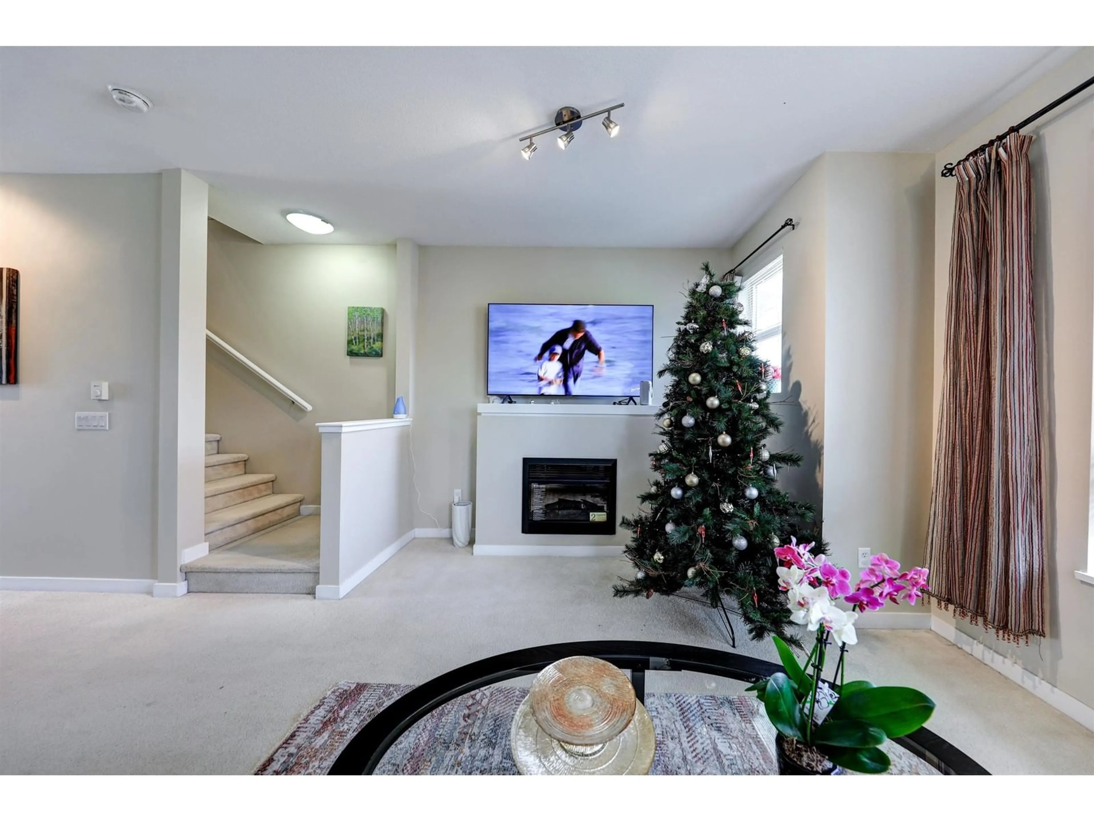 Home theater for 180 - 2729 158, Surrey British Columbia V3S1P4