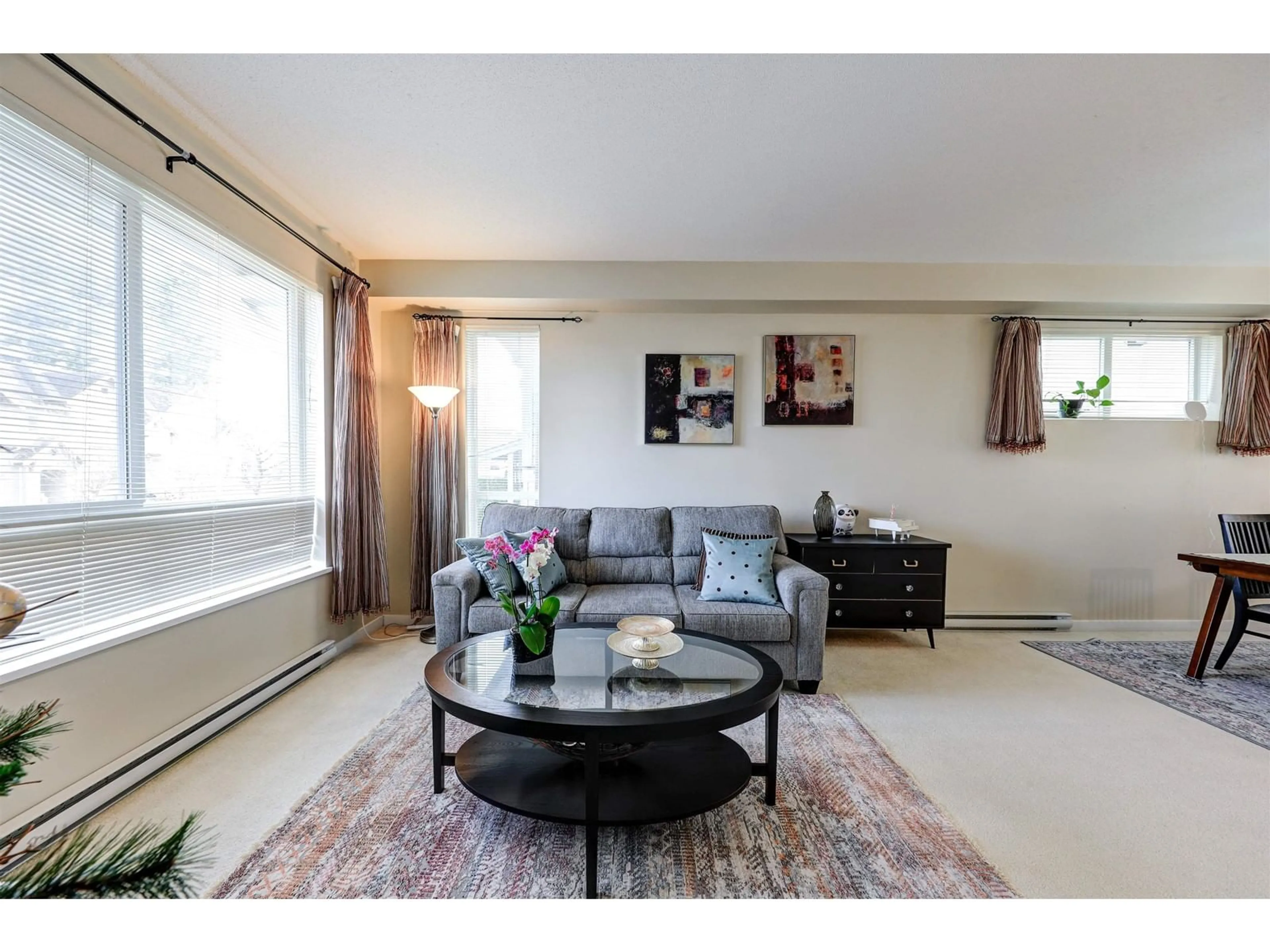 Living room with furniture, unknown for 180 - 2729 158, Surrey British Columbia V3S1P4