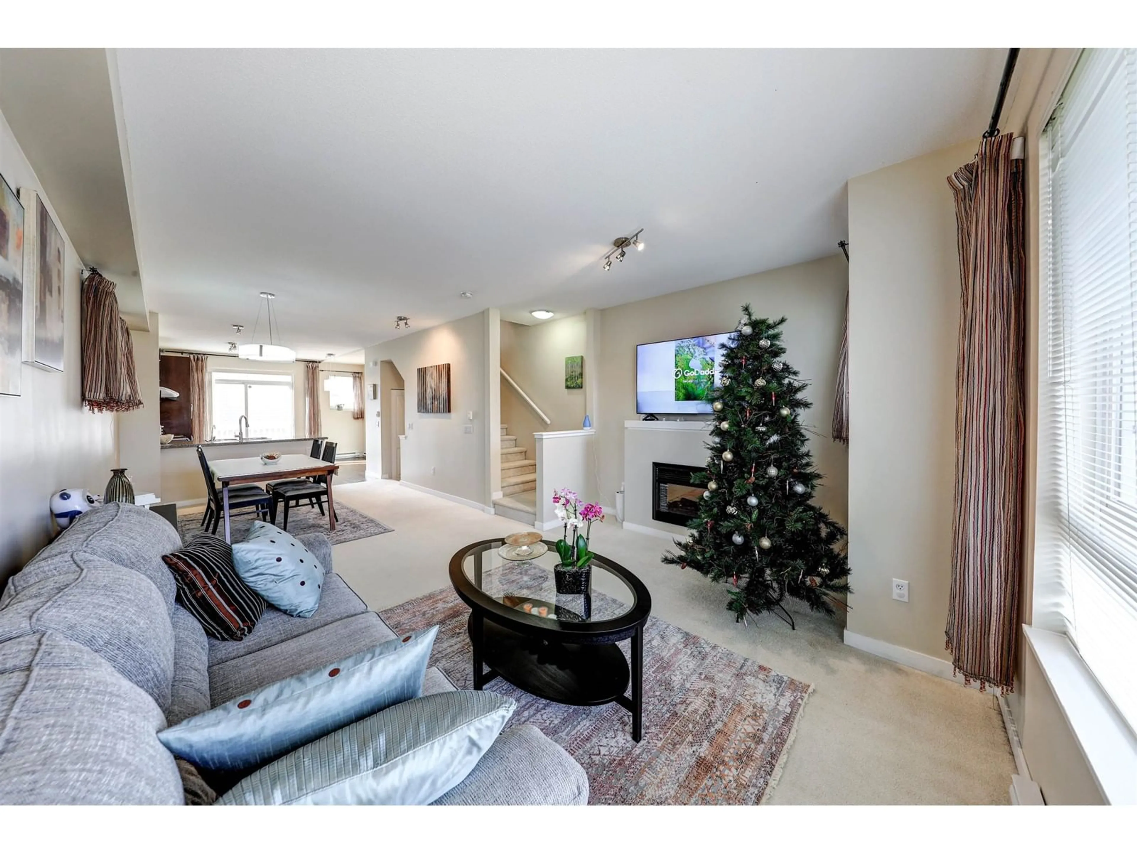 Living room with furniture, unknown for 180 - 2729 158, Surrey British Columbia V3S1P4