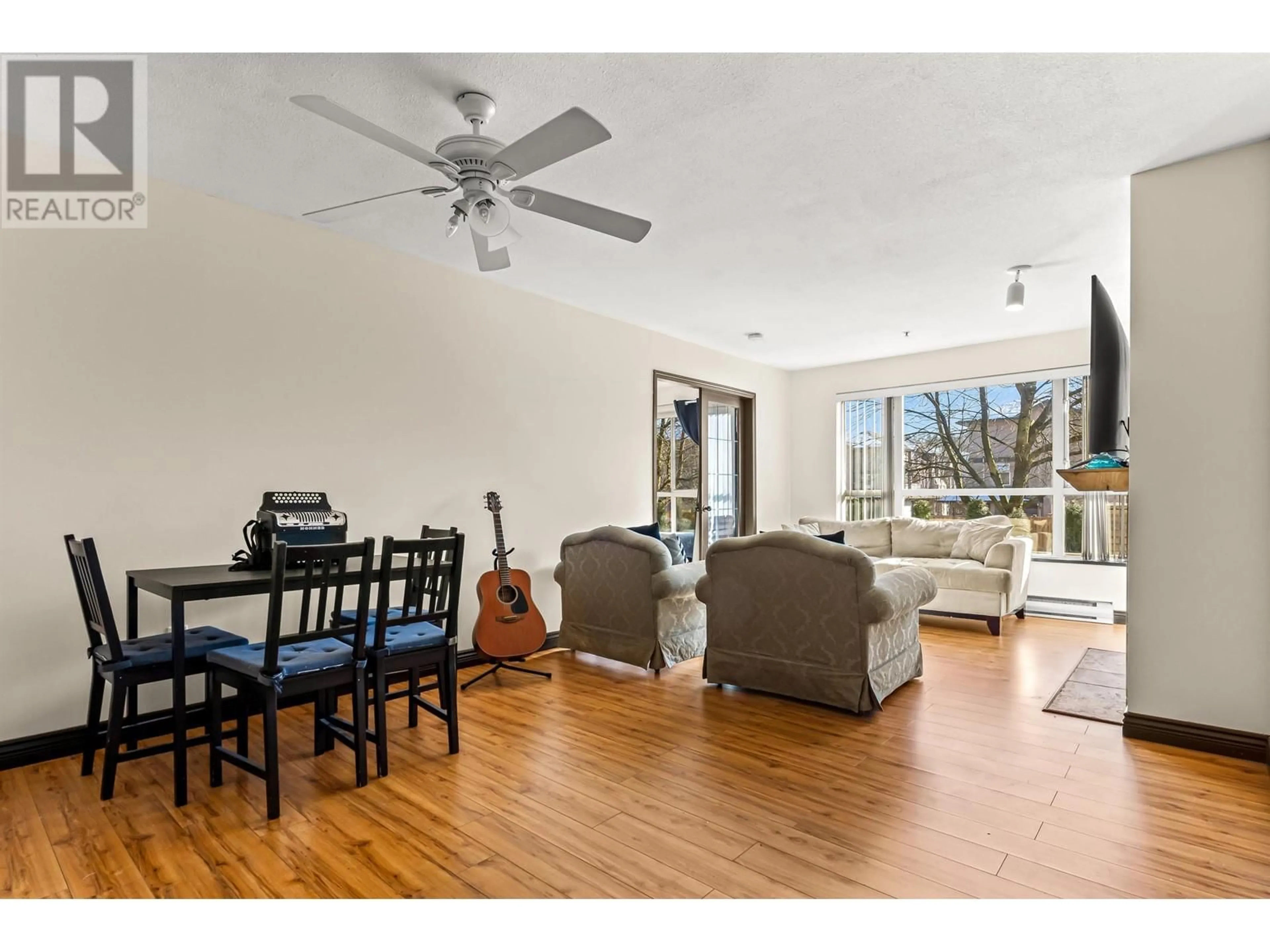 Living room with furniture, wood/laminate floor for 122 - 2551 PARKVIEW LANE, Port Coquitlam British Columbia V3C6J8