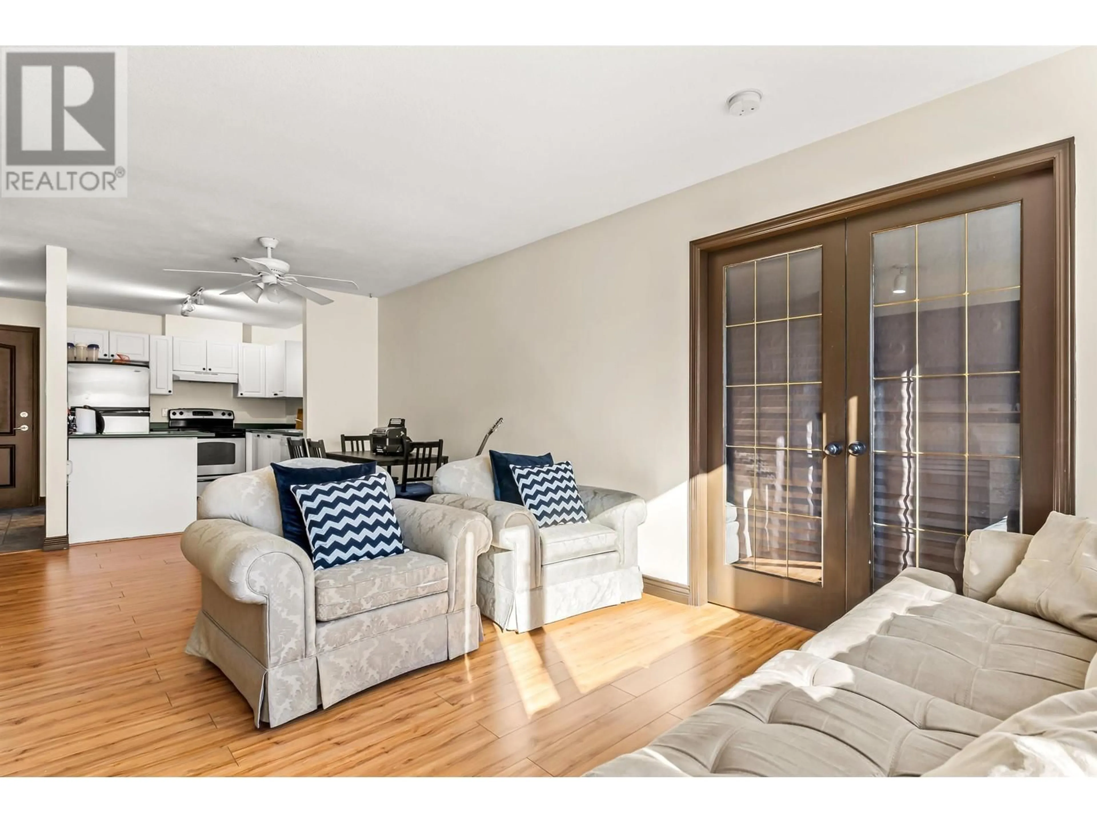 Living room with furniture, wood/laminate floor for 122 - 2551 PARKVIEW LANE, Port Coquitlam British Columbia V3C6J8
