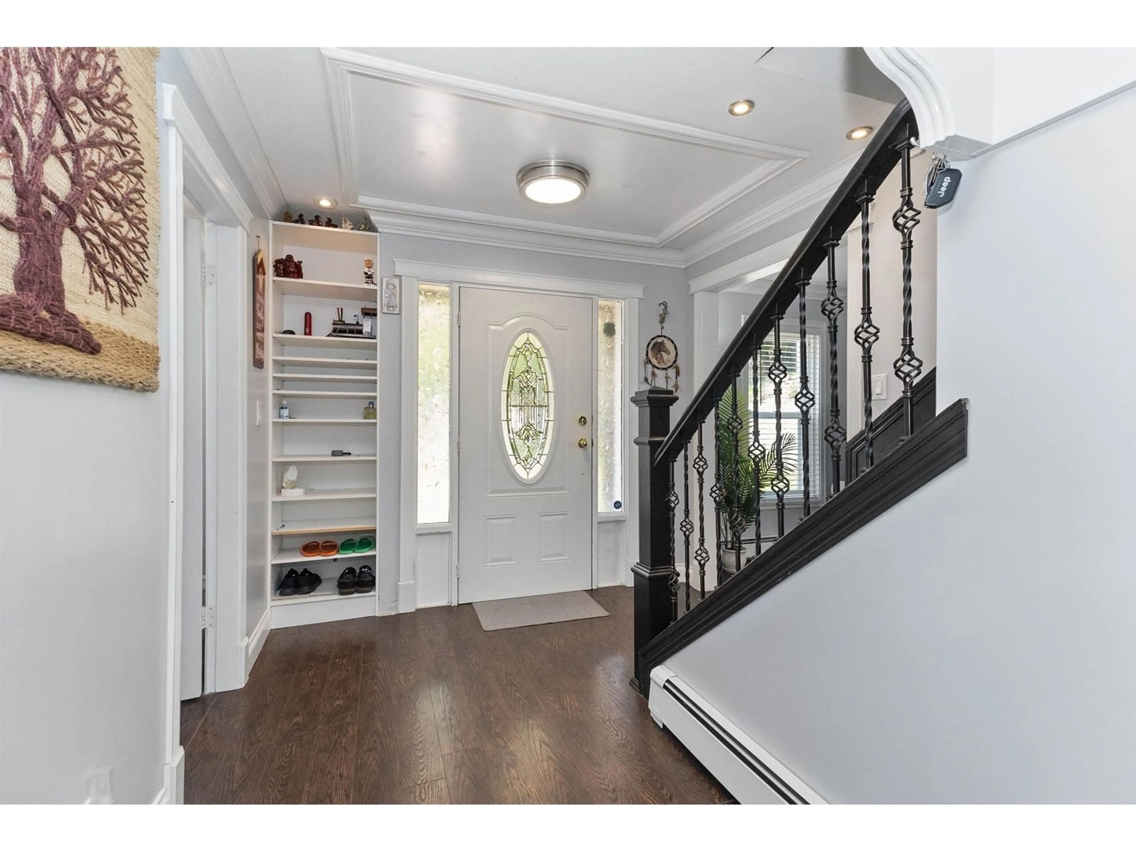 Indoor entryway for 1898 VIEW GROVE, Abbotsford British Columbia V3G2E4