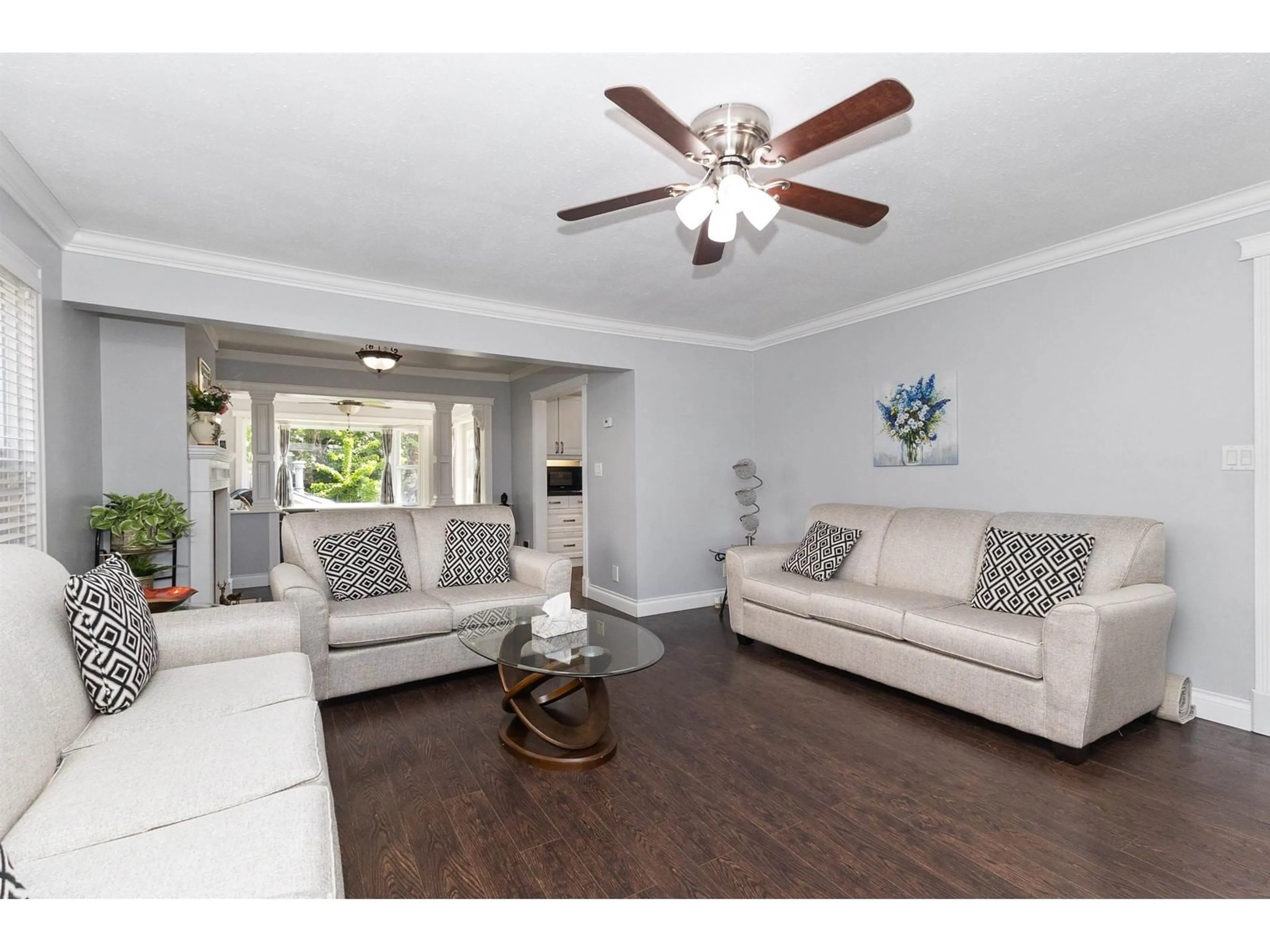 Living room with furniture, wood/laminate floor for 1898 VIEW GROVE, Abbotsford British Columbia V3G2E4