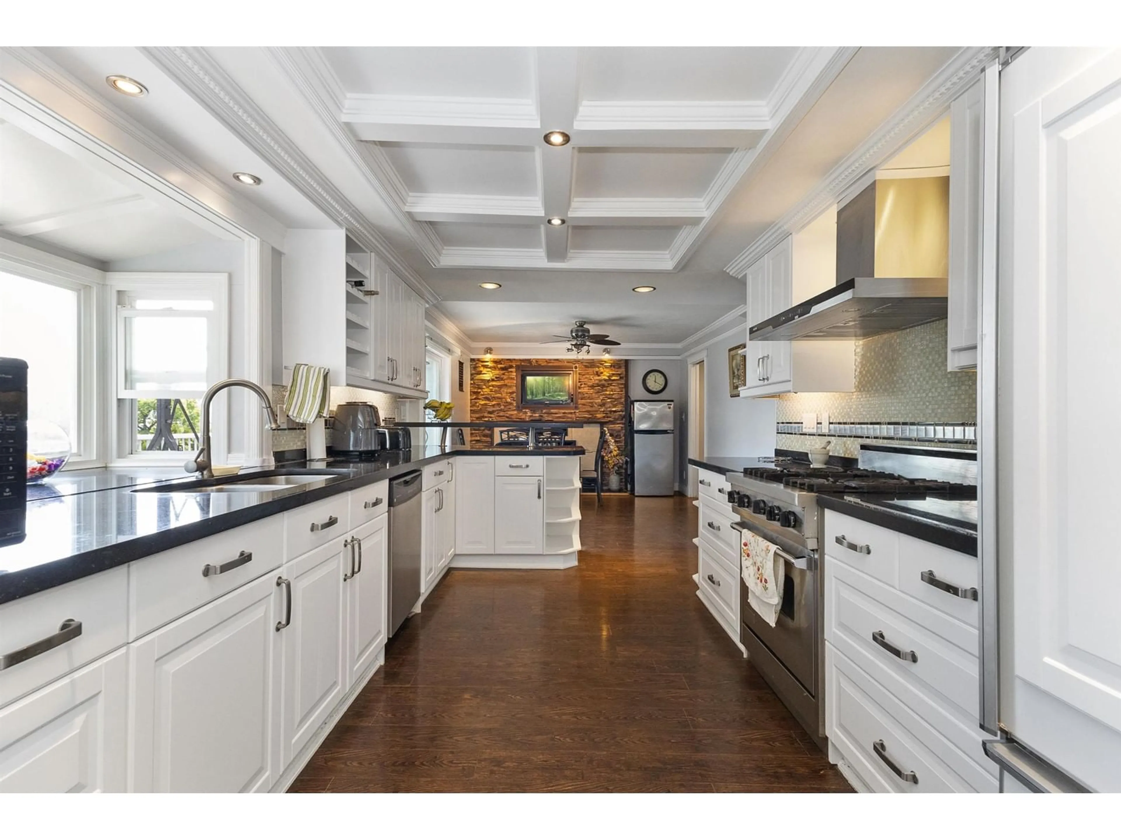 Open concept kitchen, ceramic/tile floor for 1898 VIEW GROVE, Abbotsford British Columbia V3G2E4