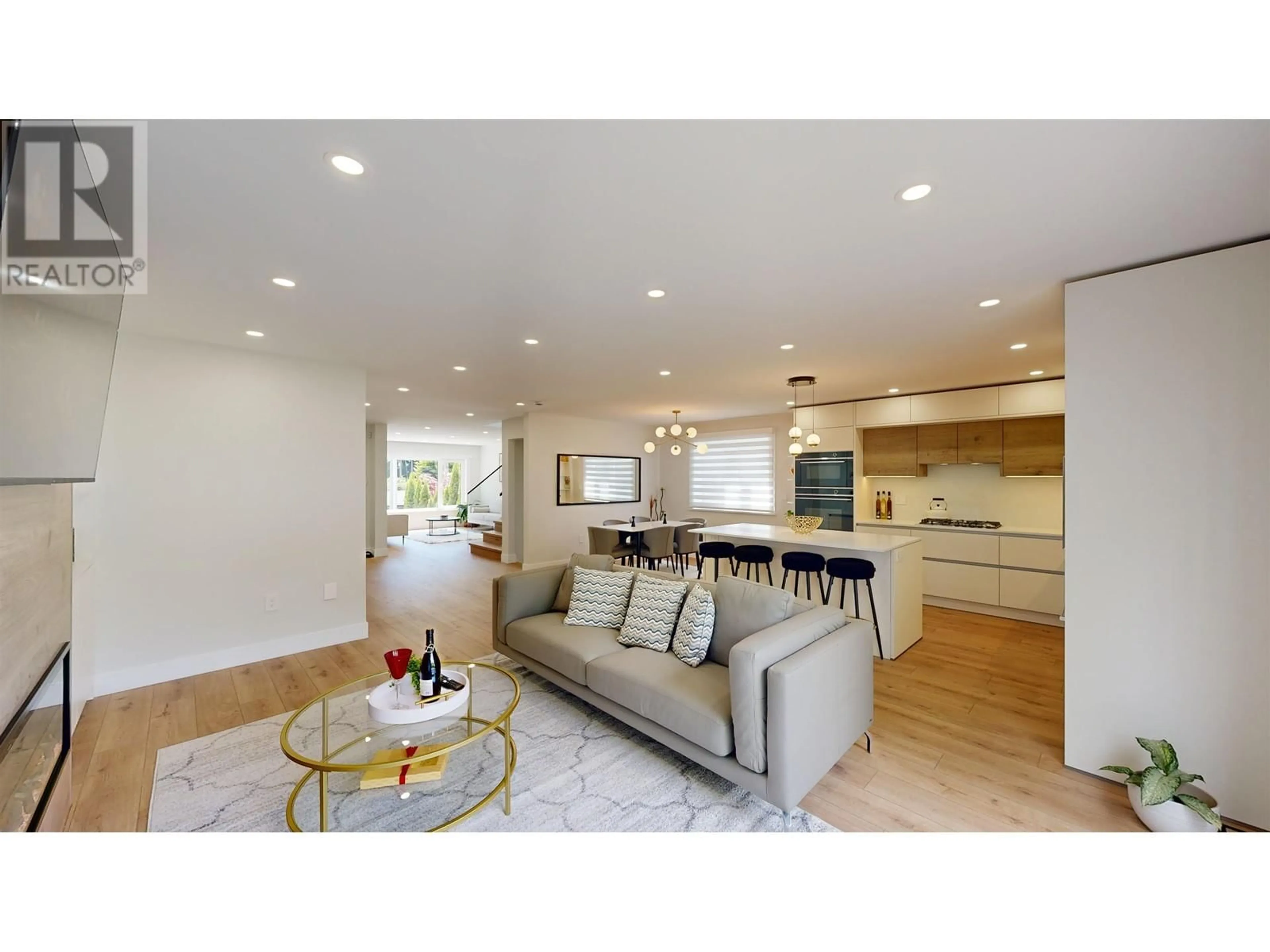 Open concept kitchen, unknown for 916 MONTROYAL BOULEVARD, North Vancouver British Columbia V7R2H1