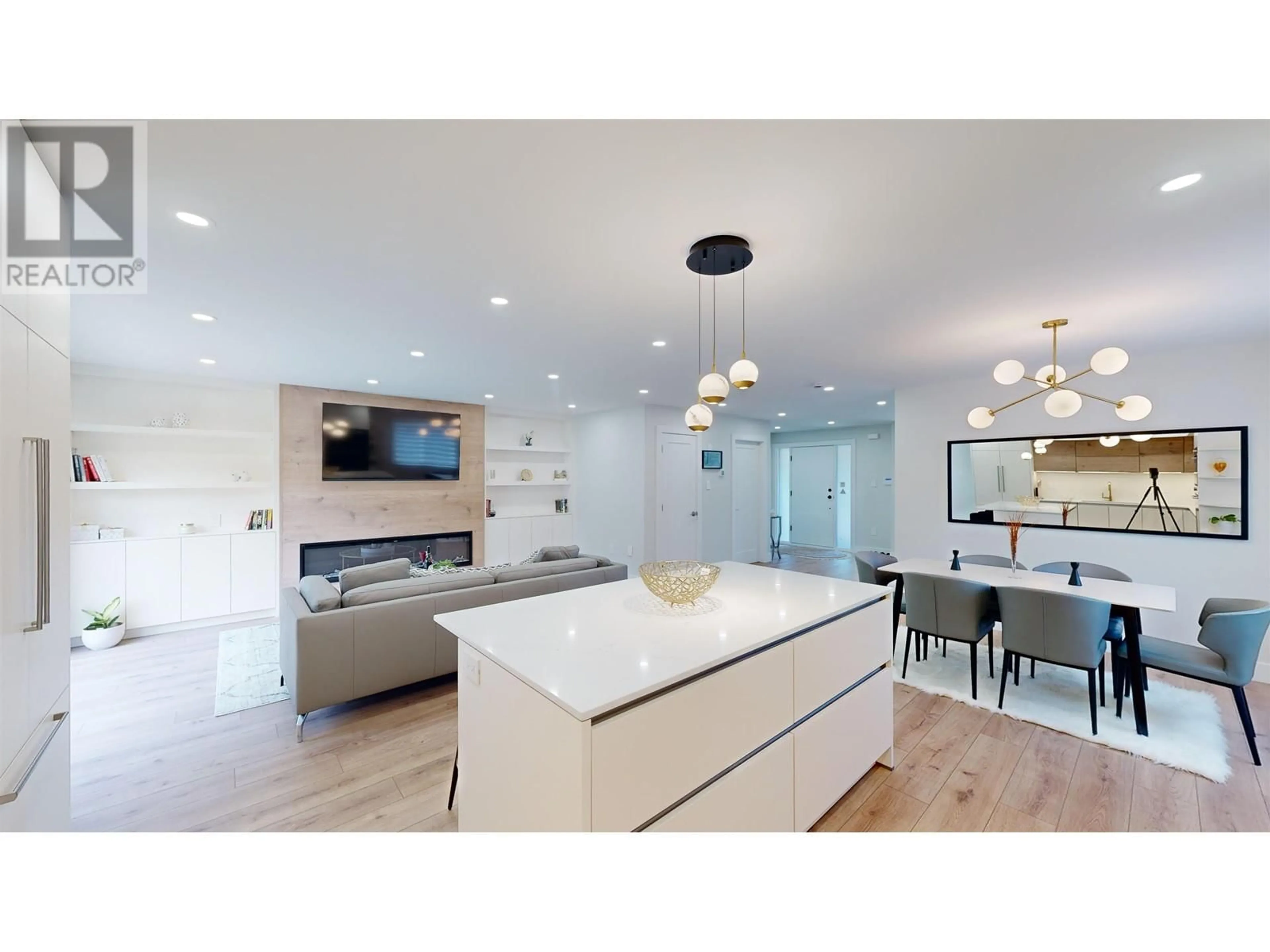 Open concept kitchen, unknown for 916 MONTROYAL BOULEVARD, North Vancouver British Columbia V7R2H1
