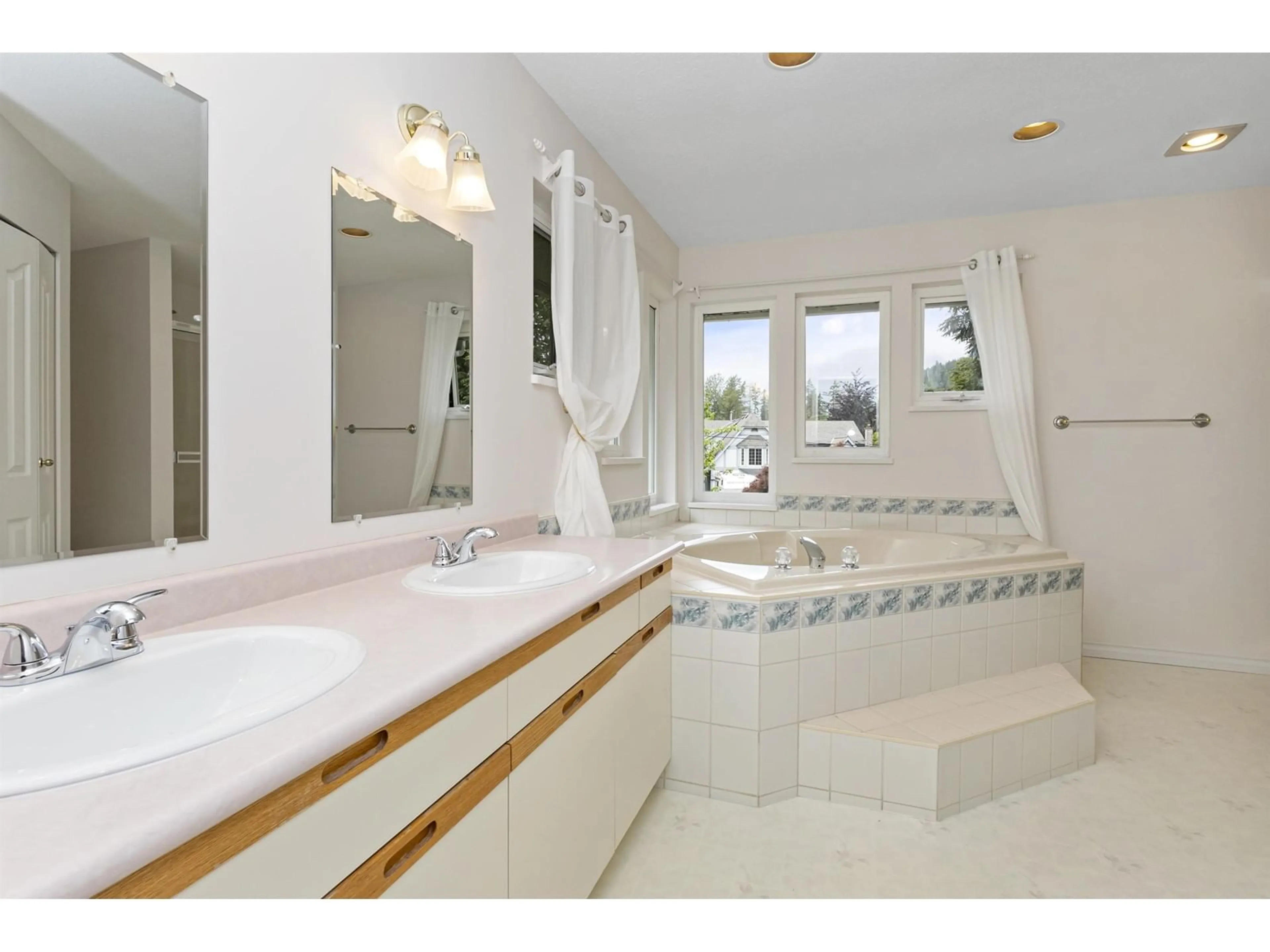 Standard bathroom, ceramic/tile floor for 65712 BIRCHTREES DRIVE, Hope British Columbia V0X1L1