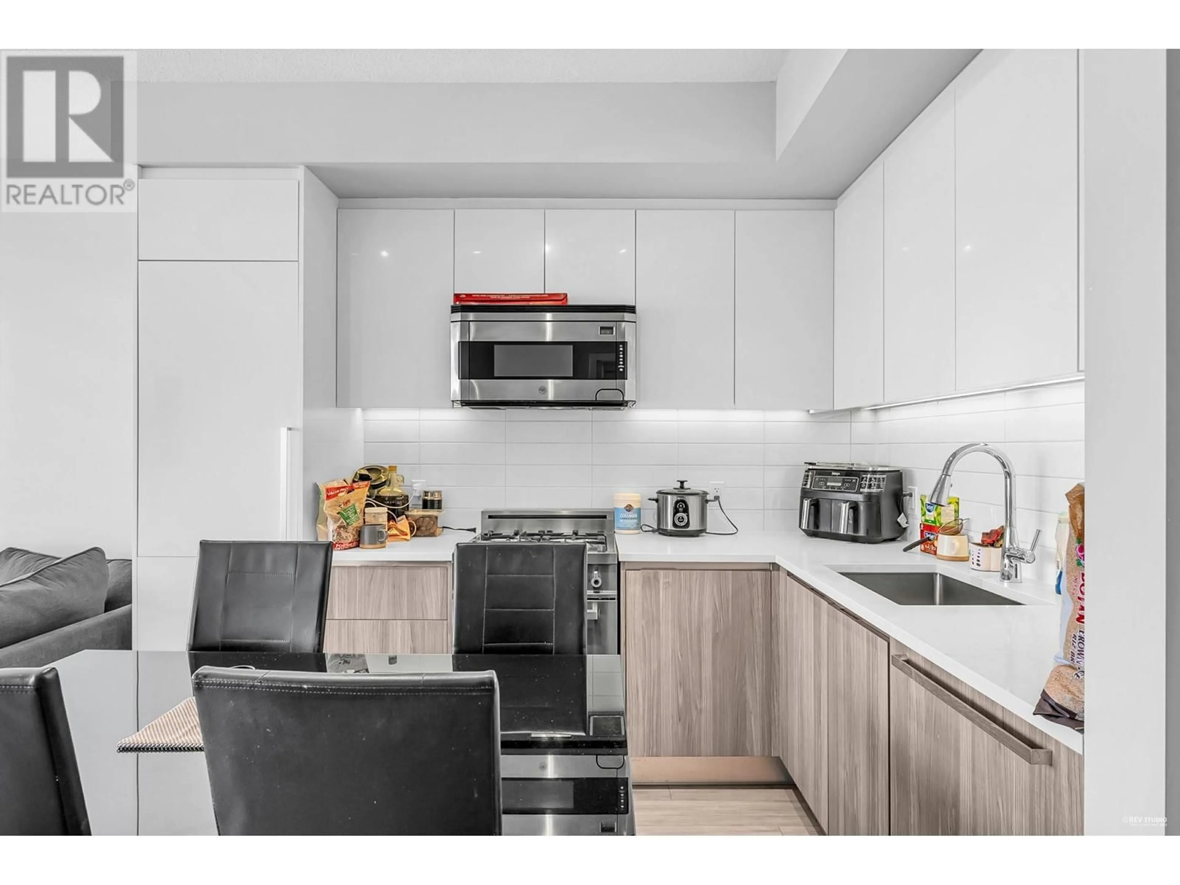 Unknown for 3002 - 4900 LENNOX LANE, Burnaby British Columbia V5H0G9