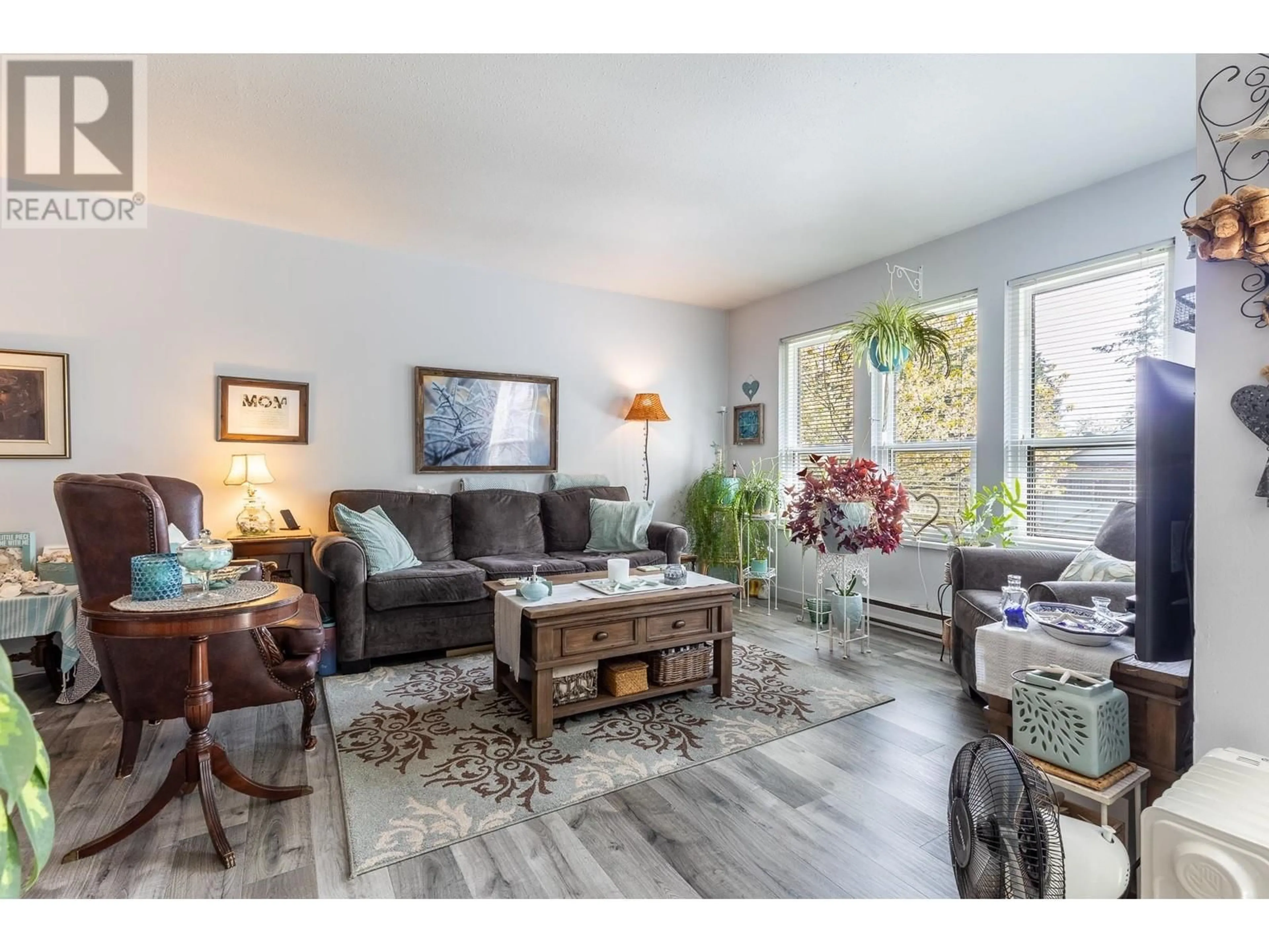 Living room with furniture, wood/laminate floor for 2 - 765 SCHOOL ROAD, Gibsons British Columbia V0N1V9